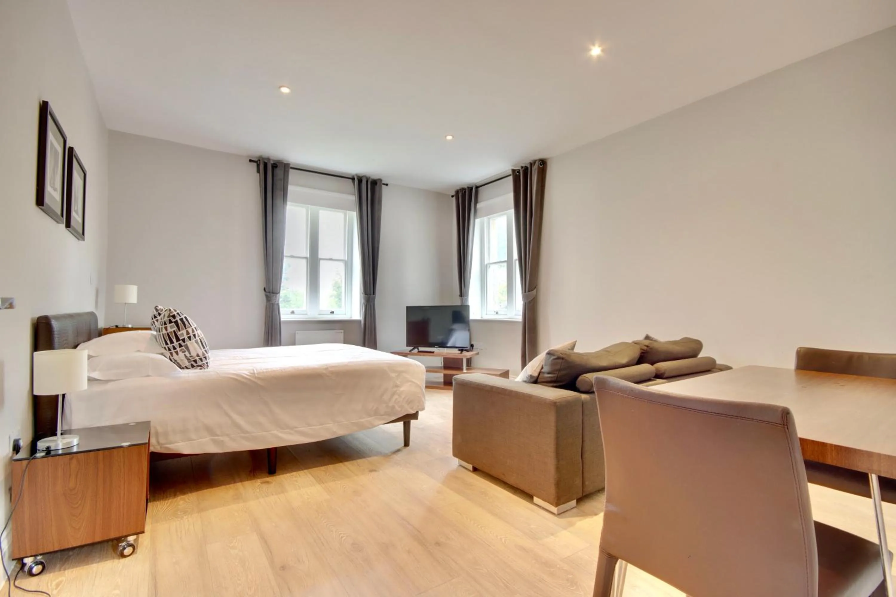 Photo of the whole room, Bed in Orange Grove Hotel & Gardens