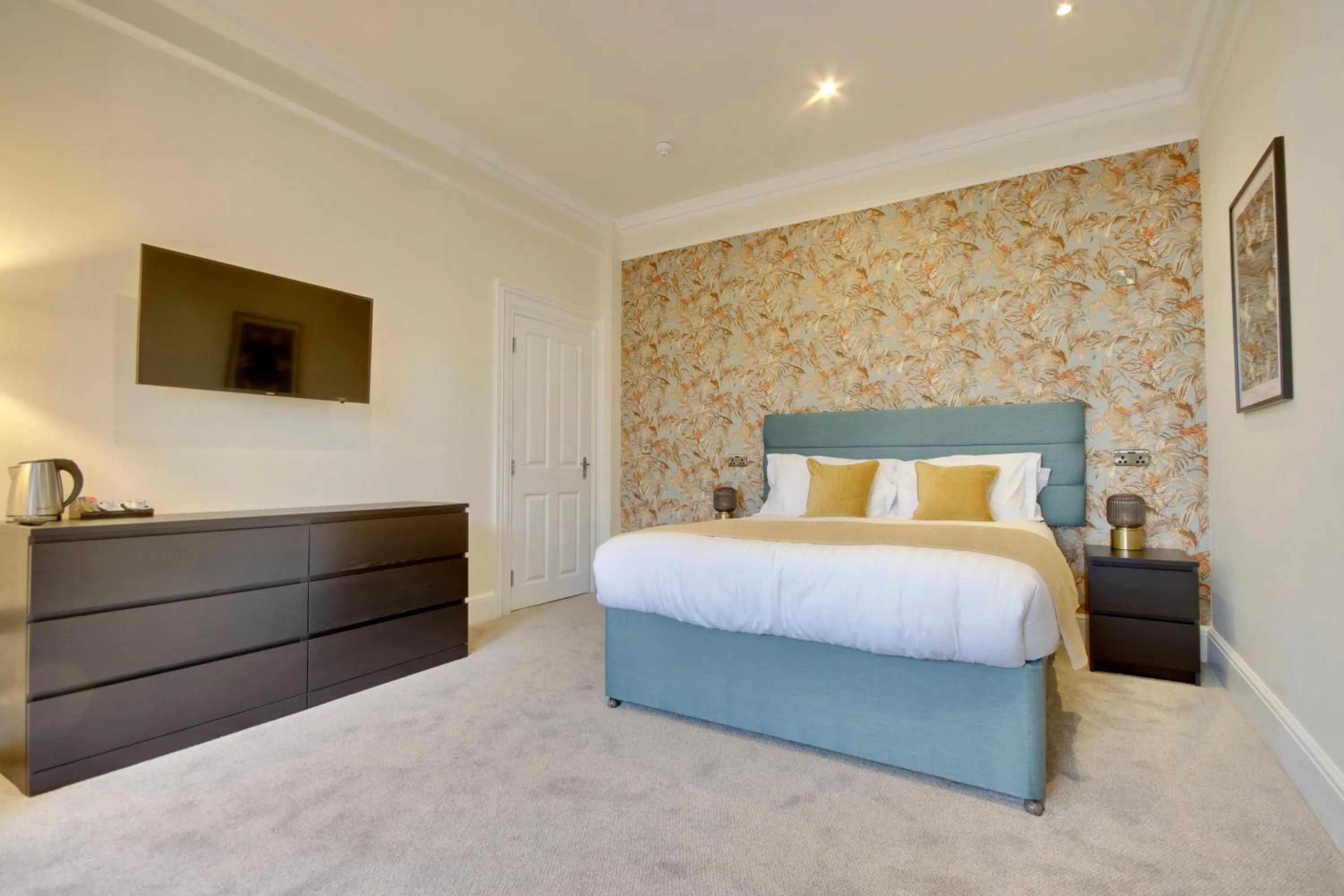 Photo of the whole room, Bed in Orange Grove Hotel & Gardens