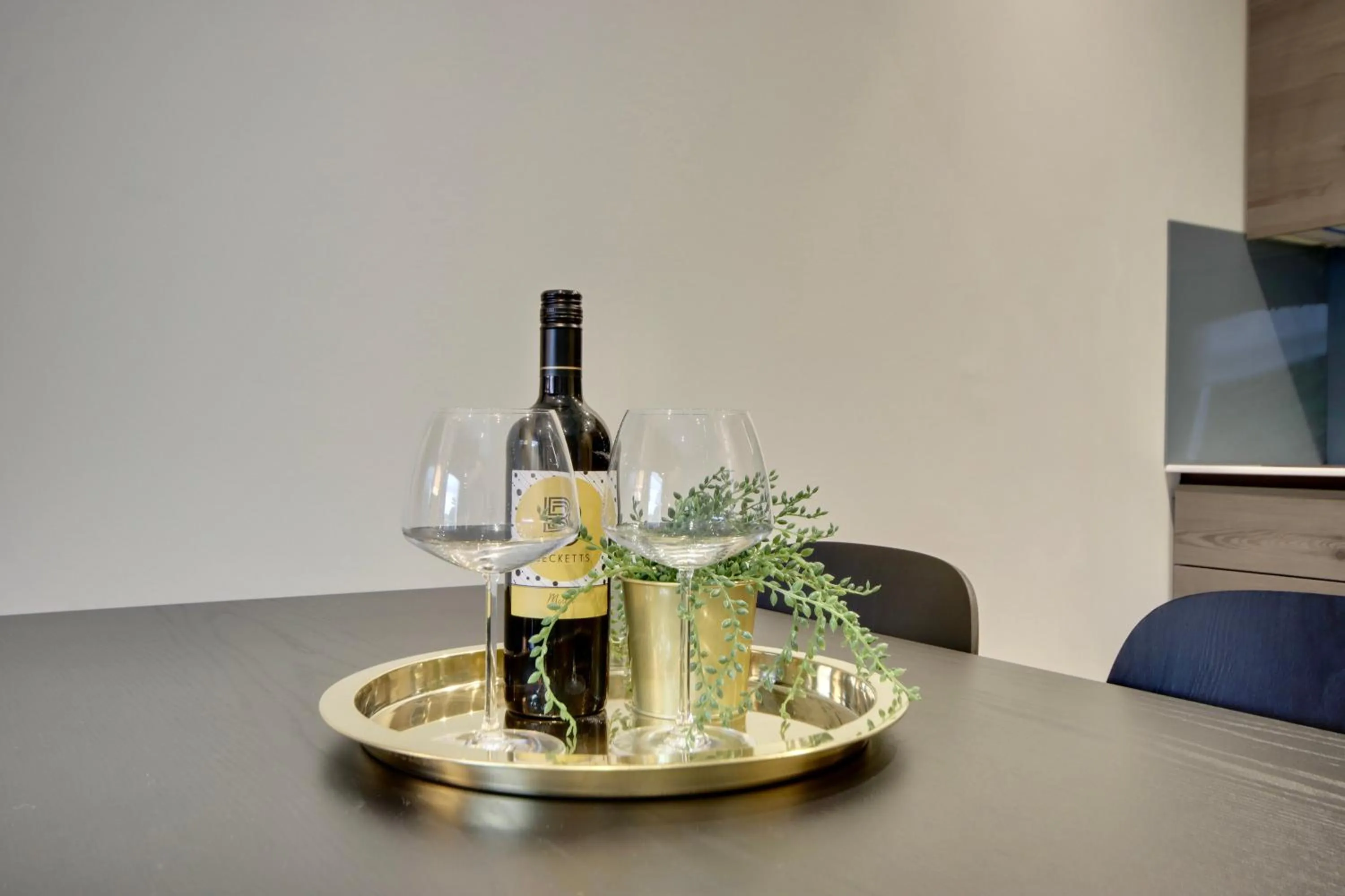 Food and drinks in Orange Grove Hotel & Gardens