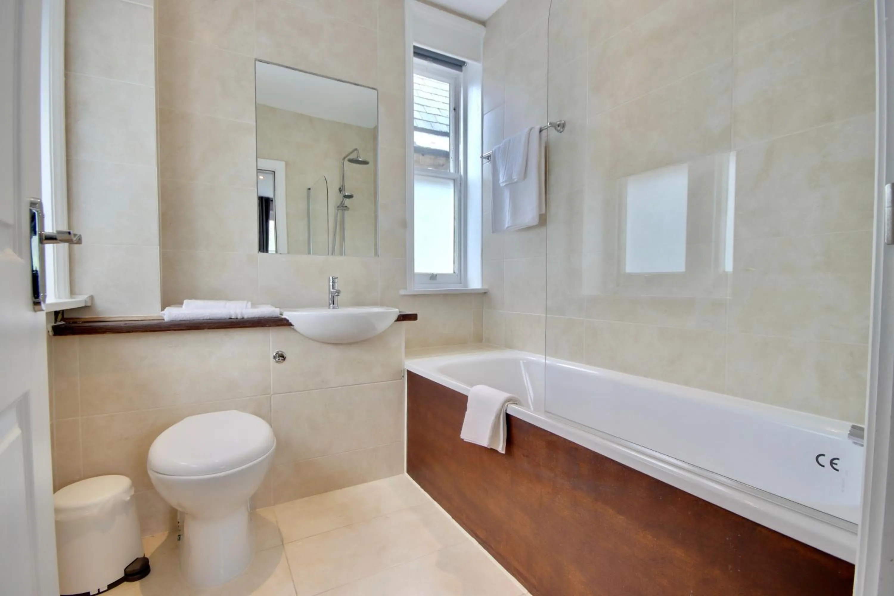 Bathroom in Orange Grove Hotel & Gardens