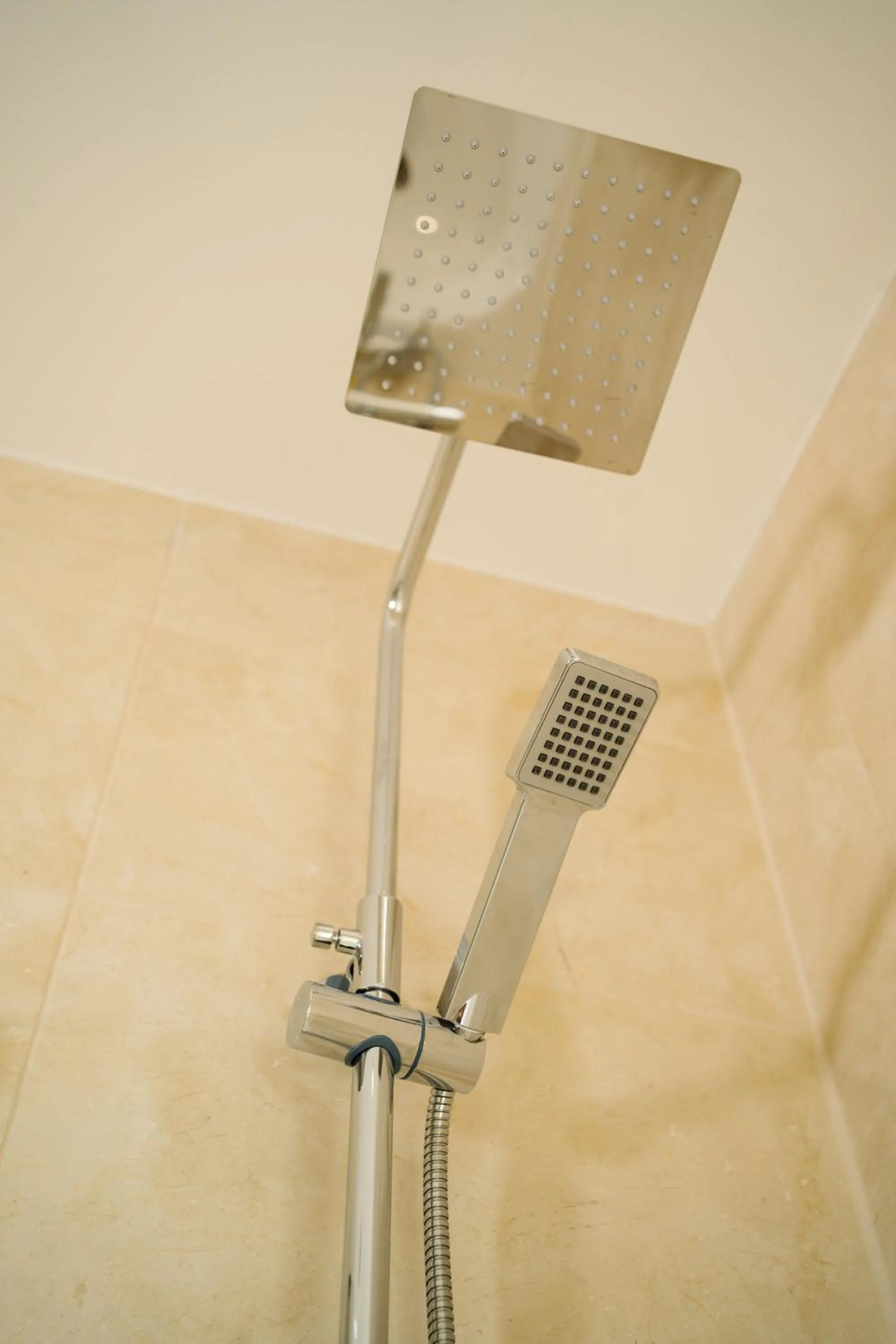 Shower in Orange Grove Hotel & Gardens