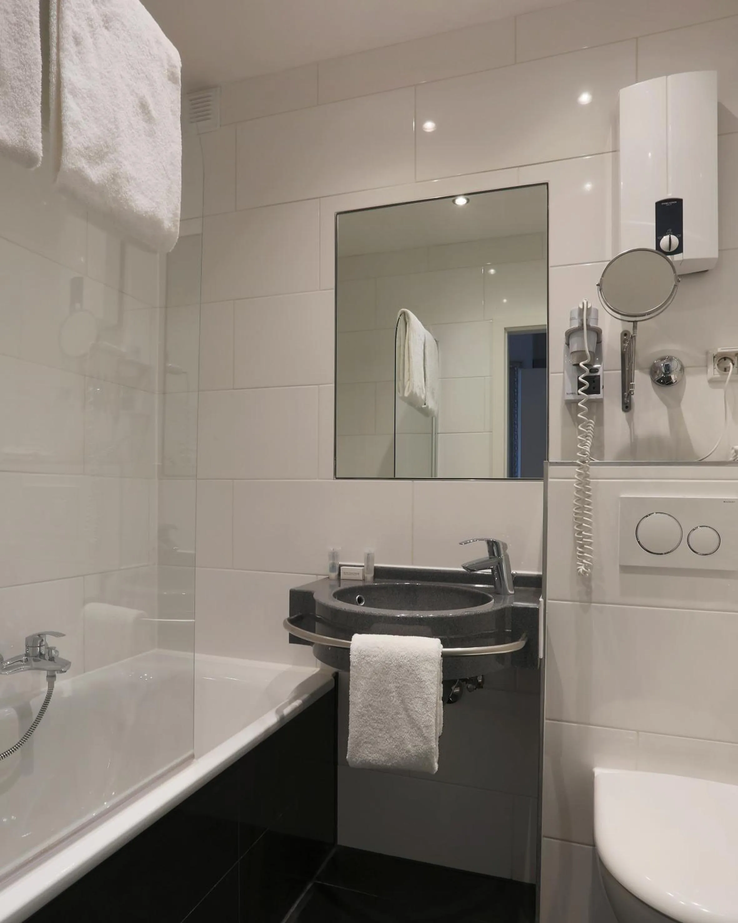 Shower in Hotel Asahi