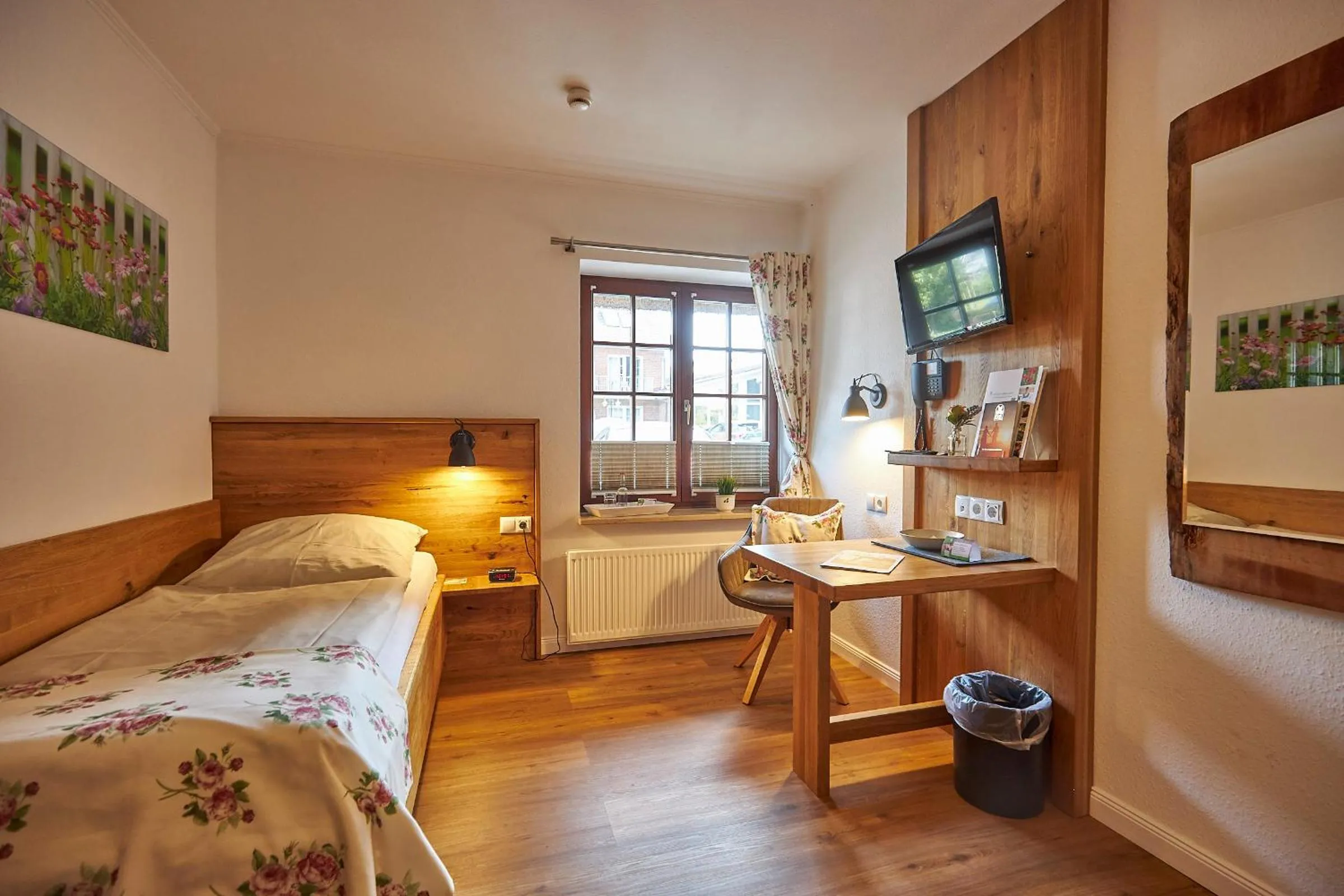 Photo of the whole room, Bed in Flair Landhotel Strengliner Mühle