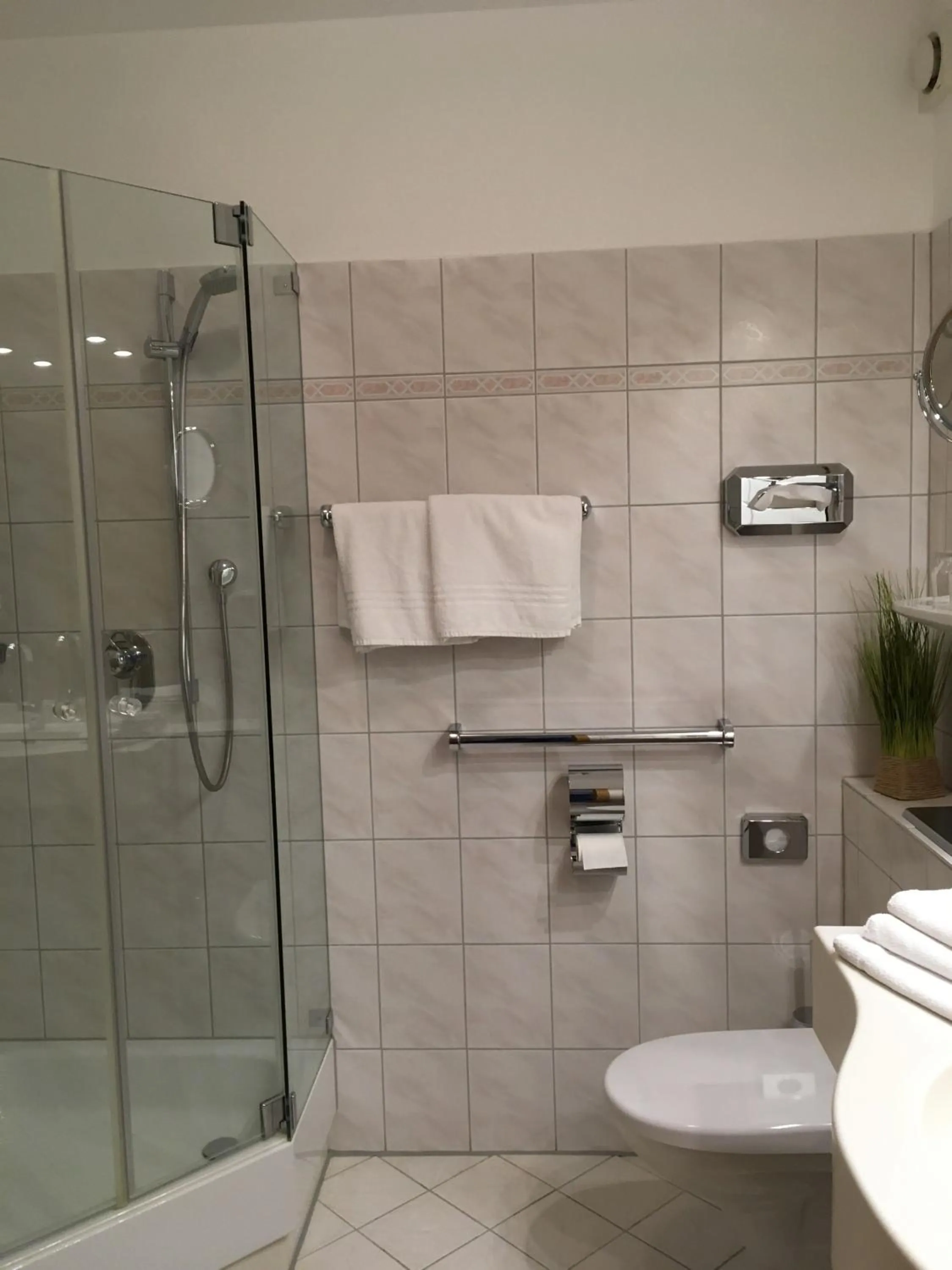 Bathroom in Flair Landhotel Strengliner Mühle