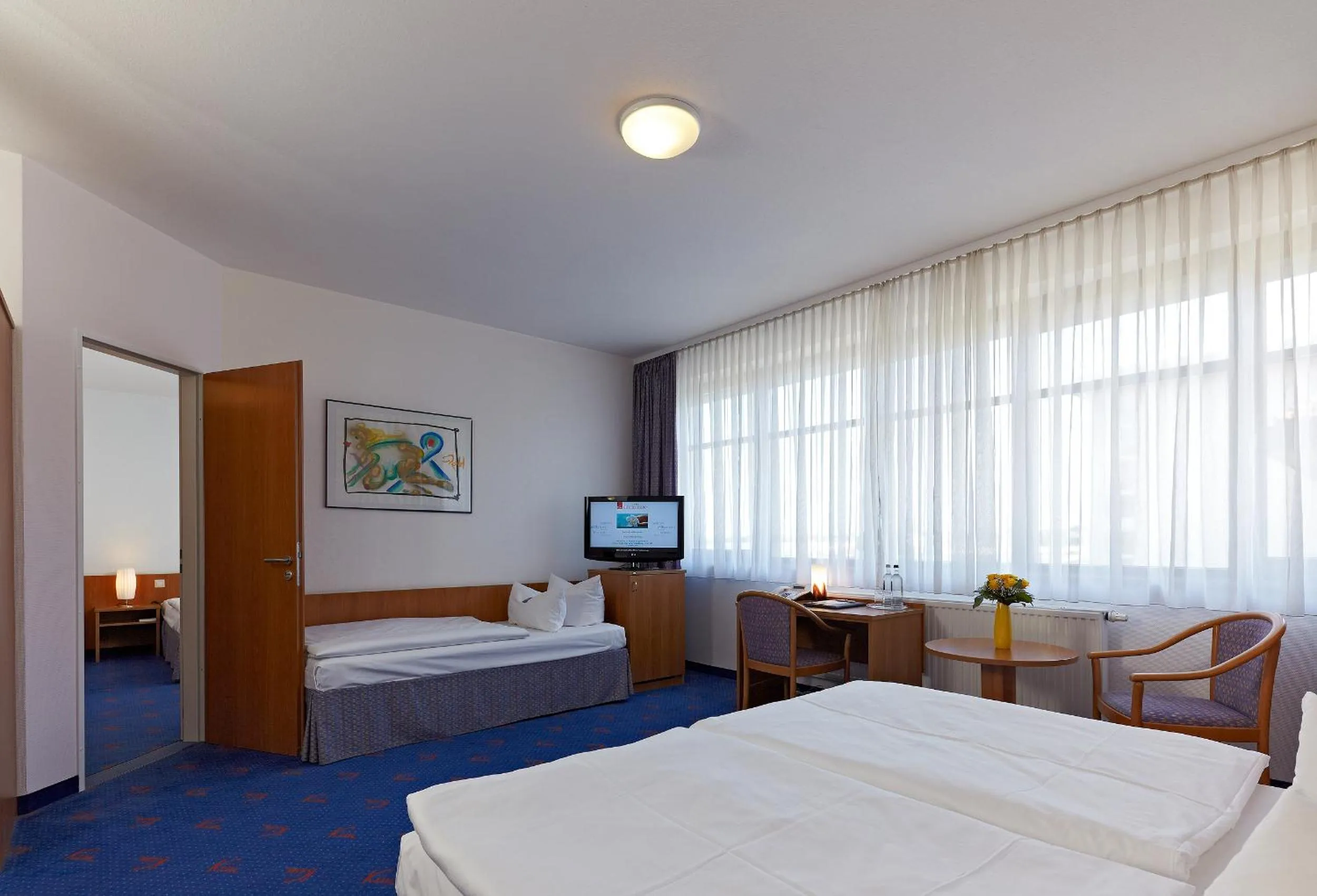 Photo of the whole room, Bed in Kim Hotel Dresden