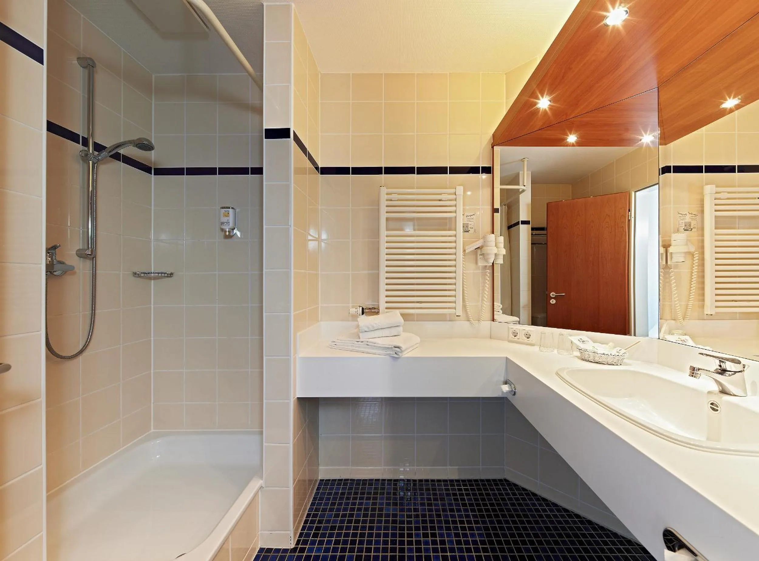 Bathroom in Kim Hotel Dresden