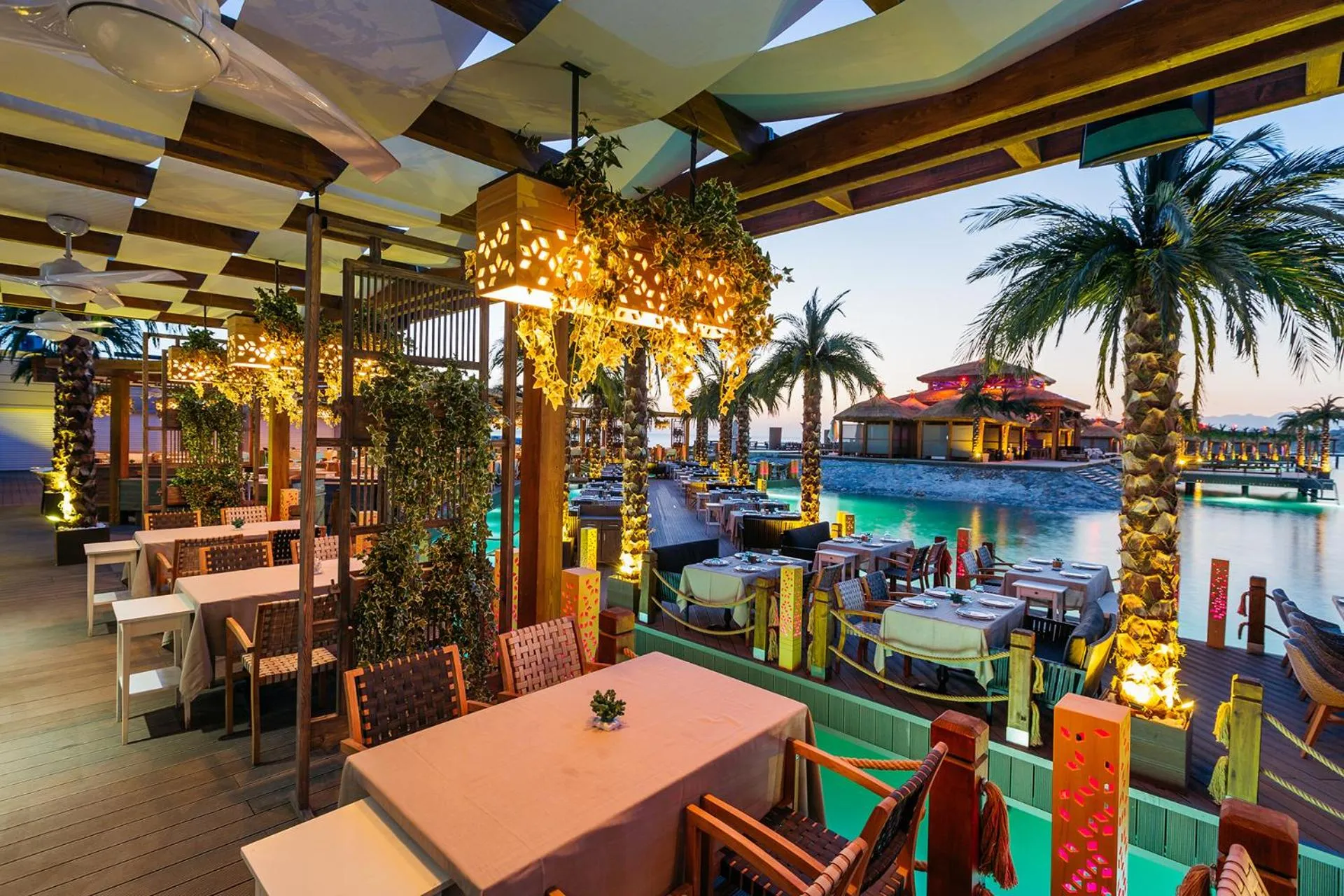 Restaurant/places to eat in Cratos Premium Hotel Casino & SPA