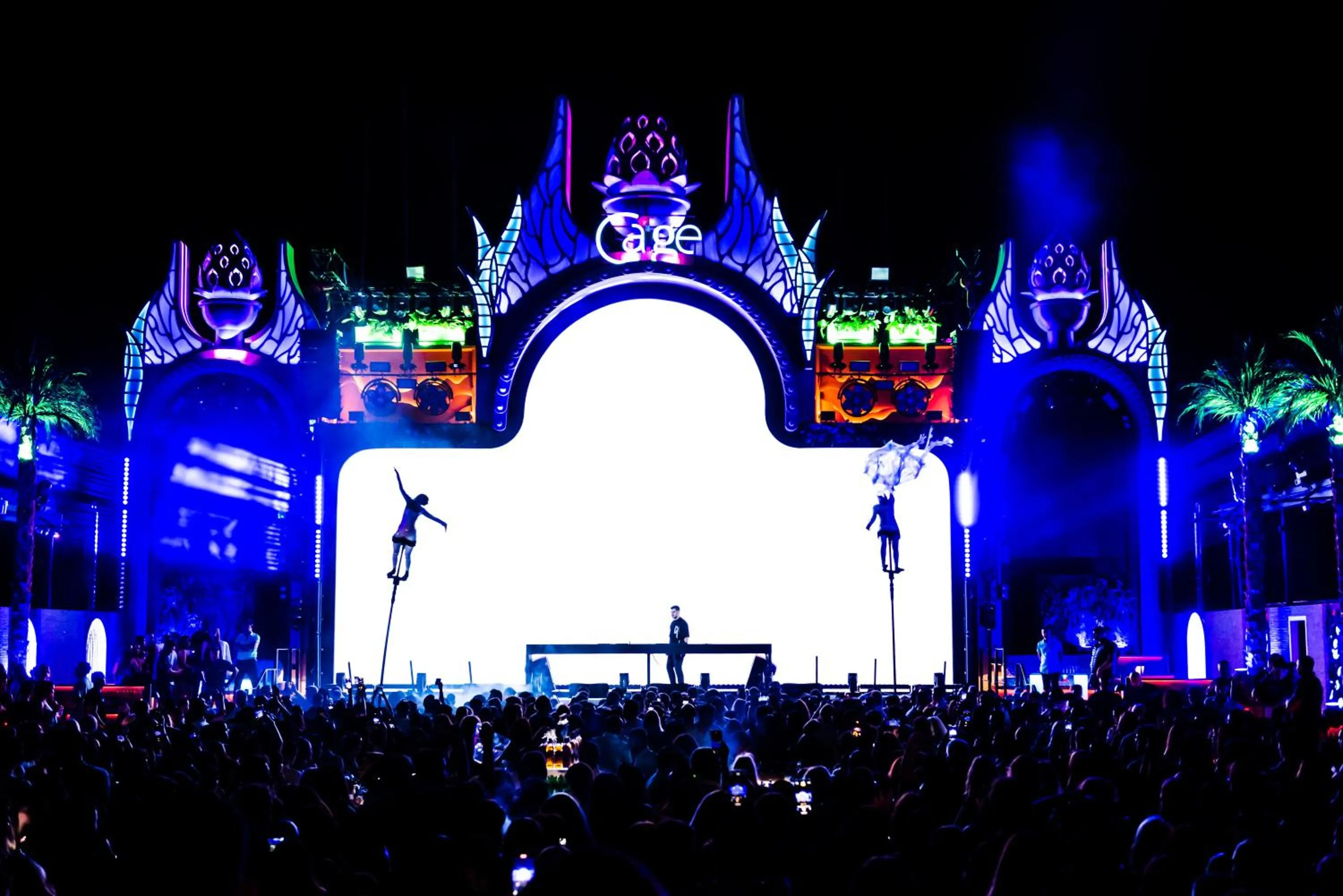 Nightclub / DJ in Cratos Premium Hotel Casino & SPA