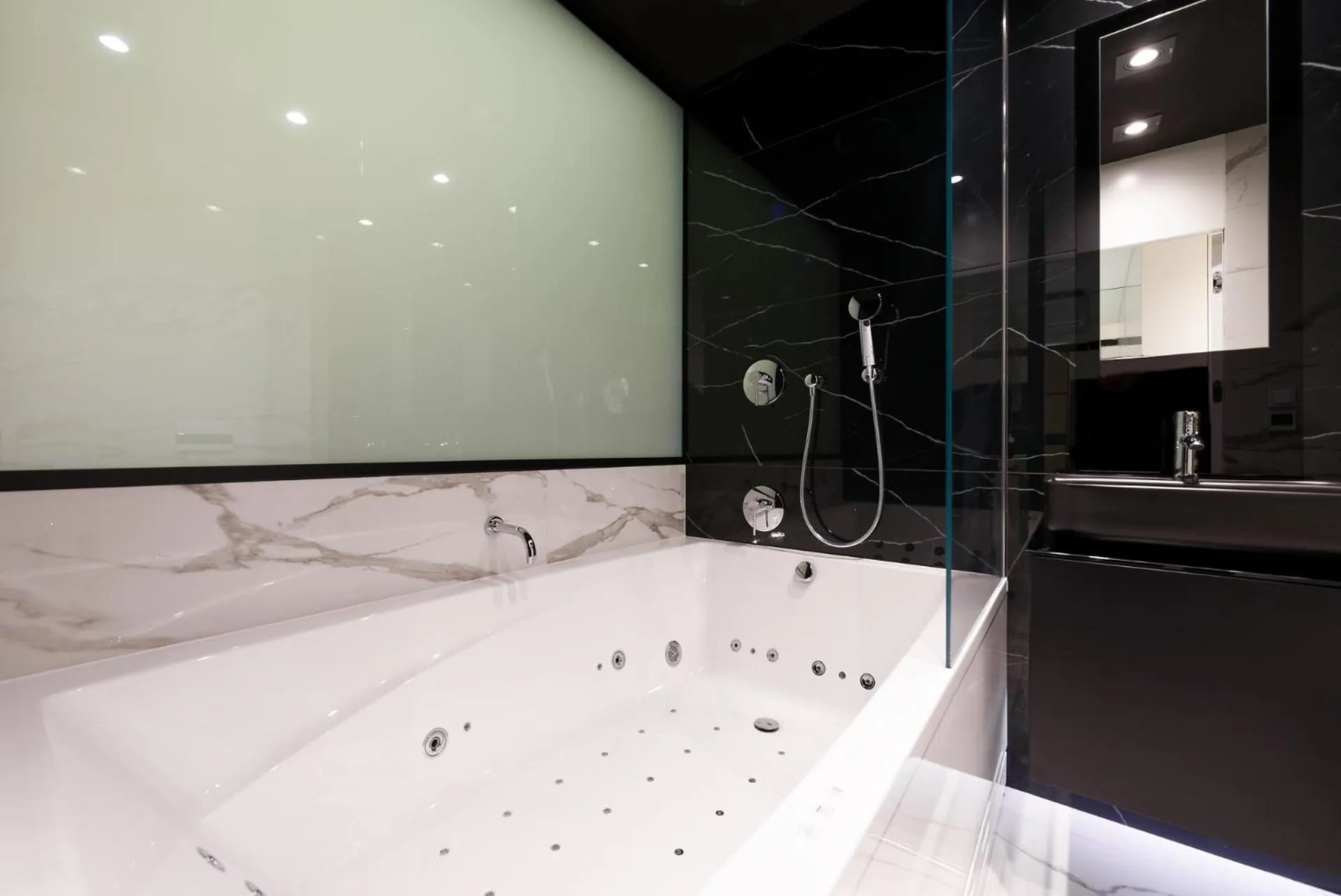 Shower in Super-Apartamenty VIP Jacuzzi