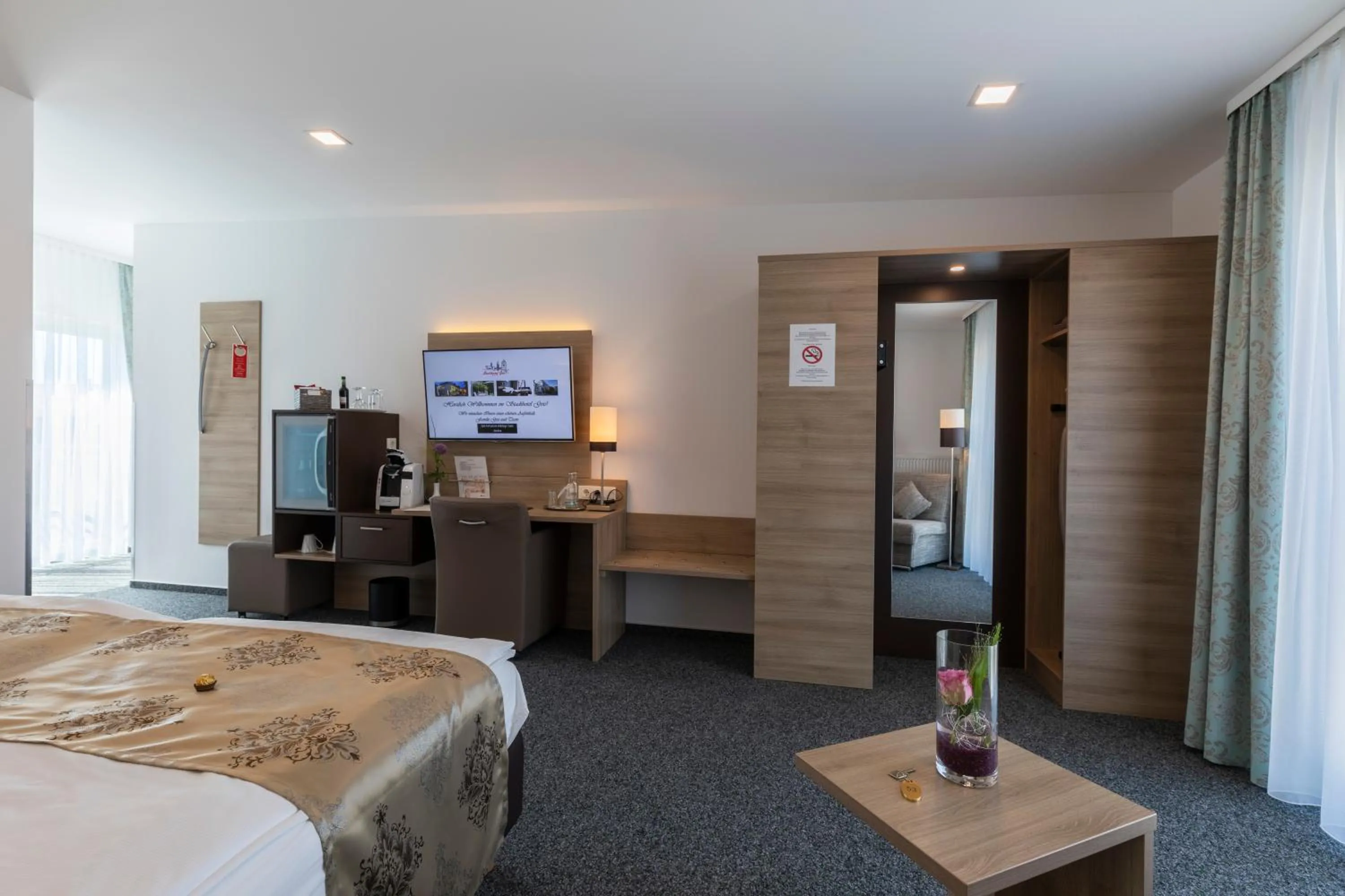 Photo of the whole room, Bed in Stadthotel Geis