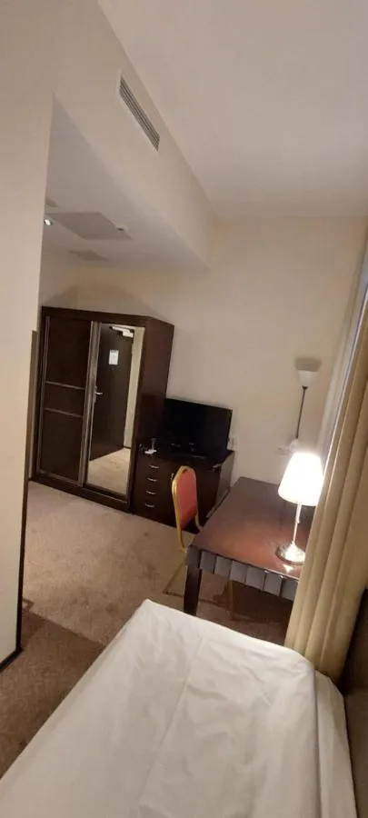 Photo of the whole room, Bed in Grand Palace Hotel Hannover