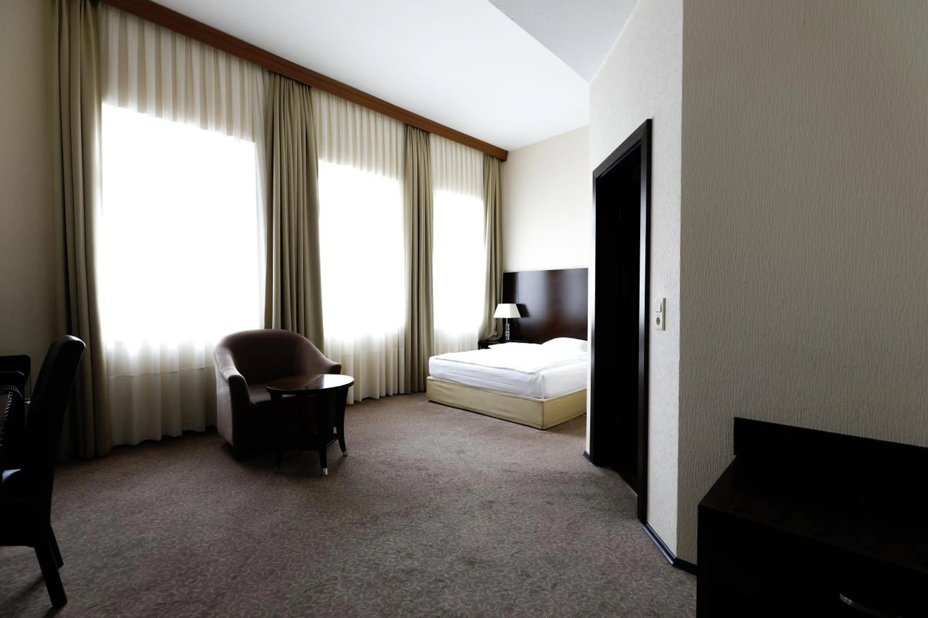 Photo of the whole room, Bed in Grand Palace Hotel Hannover