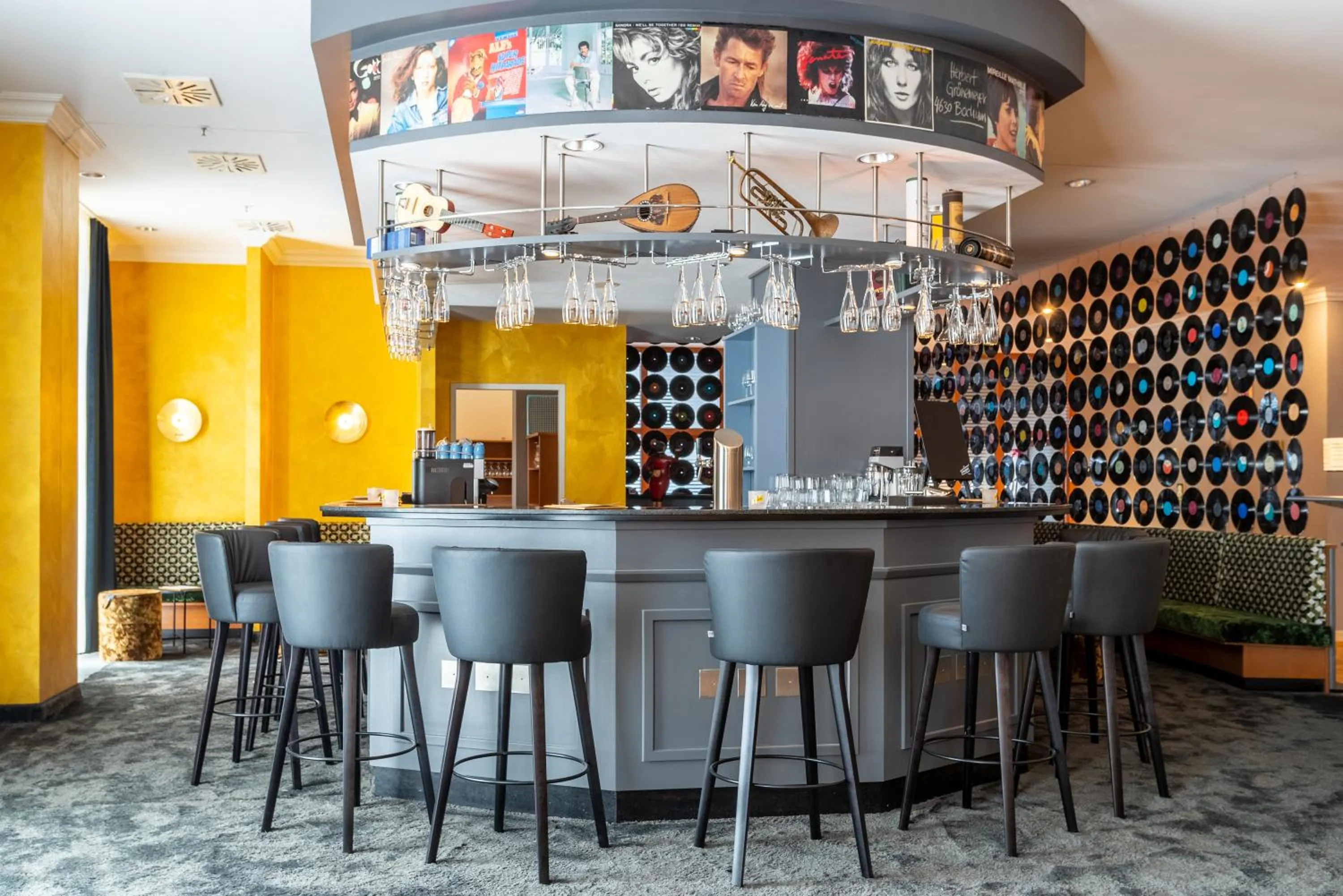 Lounge or bar in mightyTwice Hotel Dresden