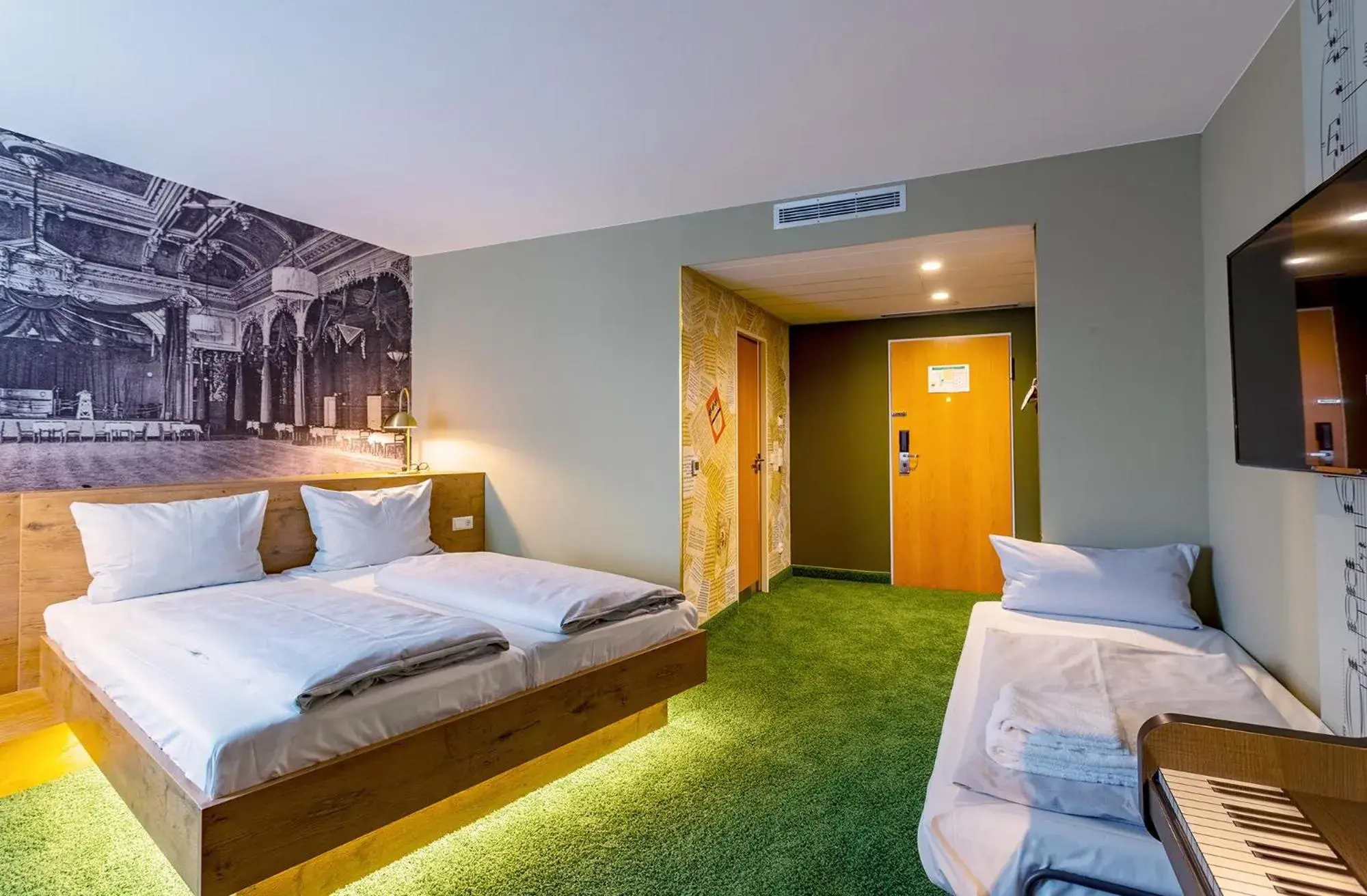 Double Room with Extra Bed in mightyTwice Hotel Dresden Double Room with Extra Bed in mightyTwice Hotel Dresden