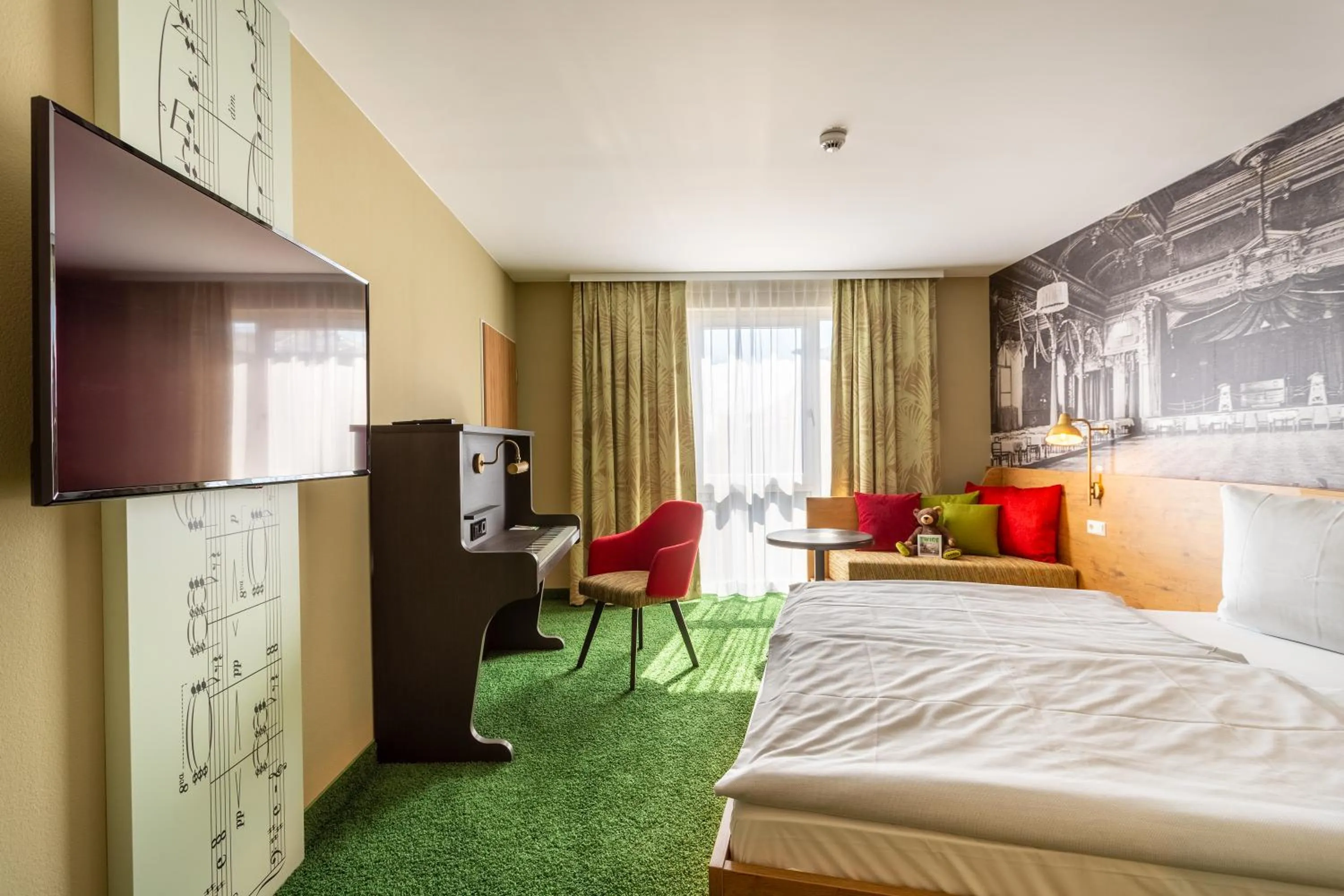 Photo of the whole room, Bed in mightyTwice Hotel Dresden