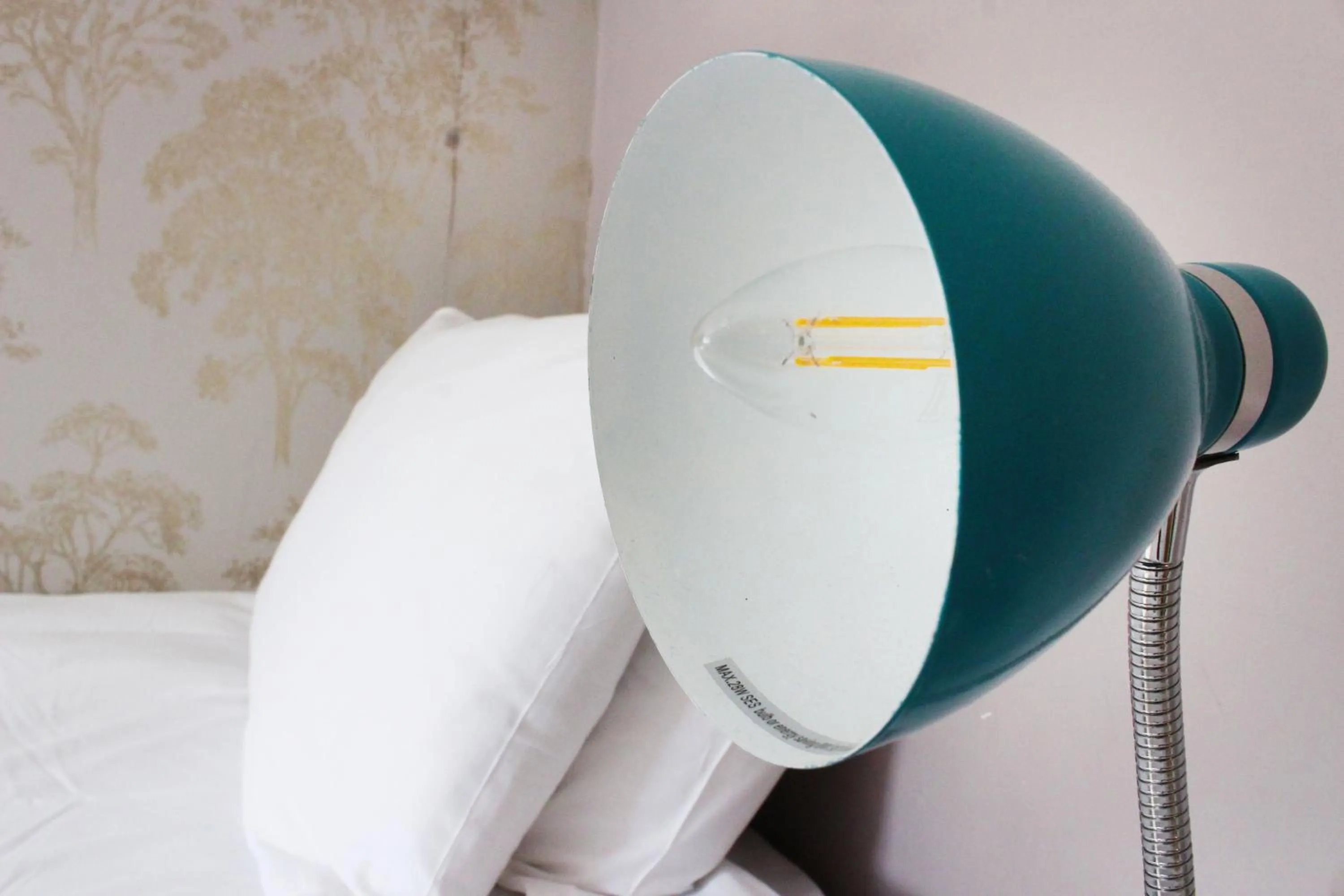 Bed in Guestling Hall Hotel