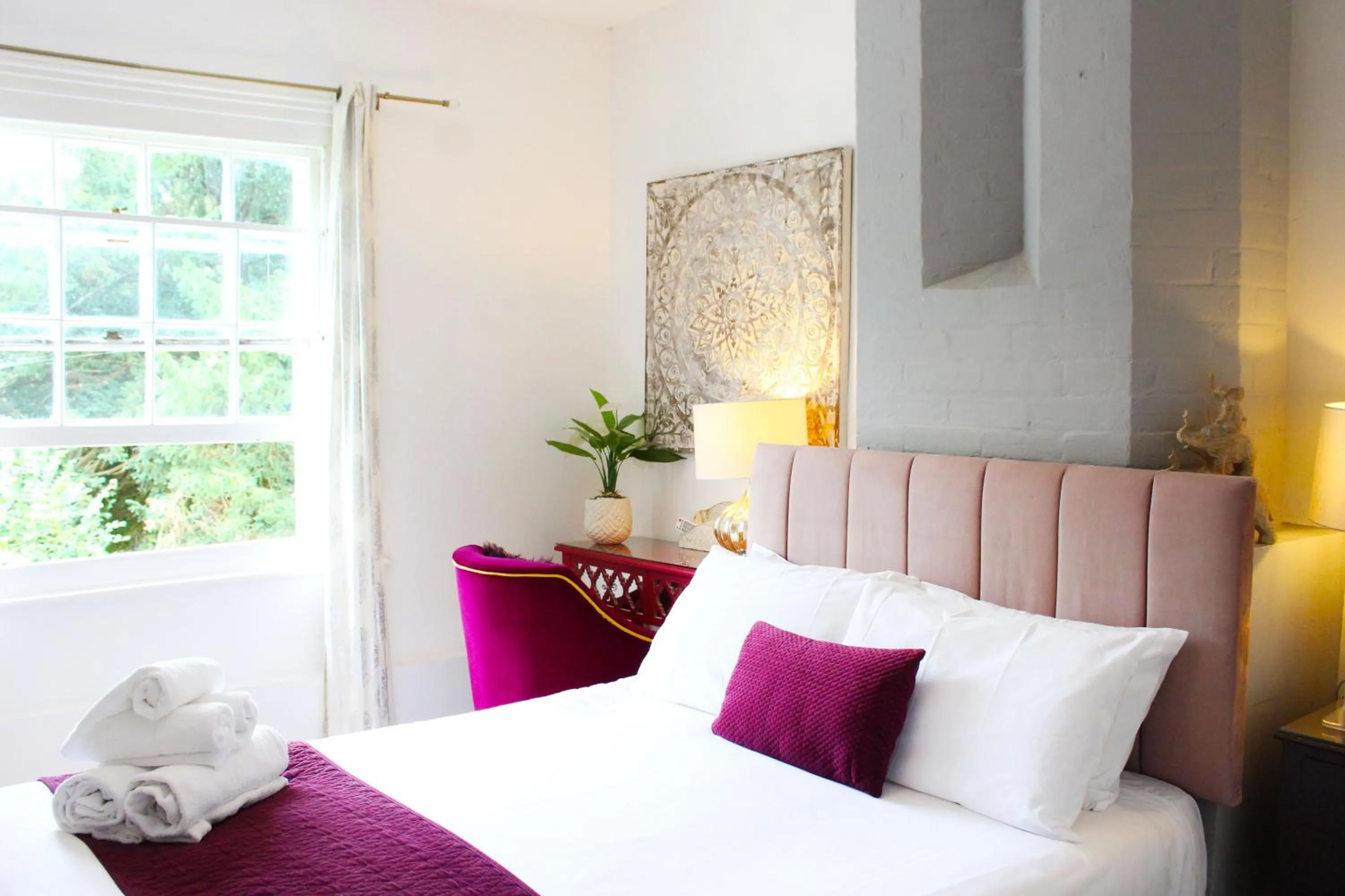 Bed in Guestling Hall Hotel