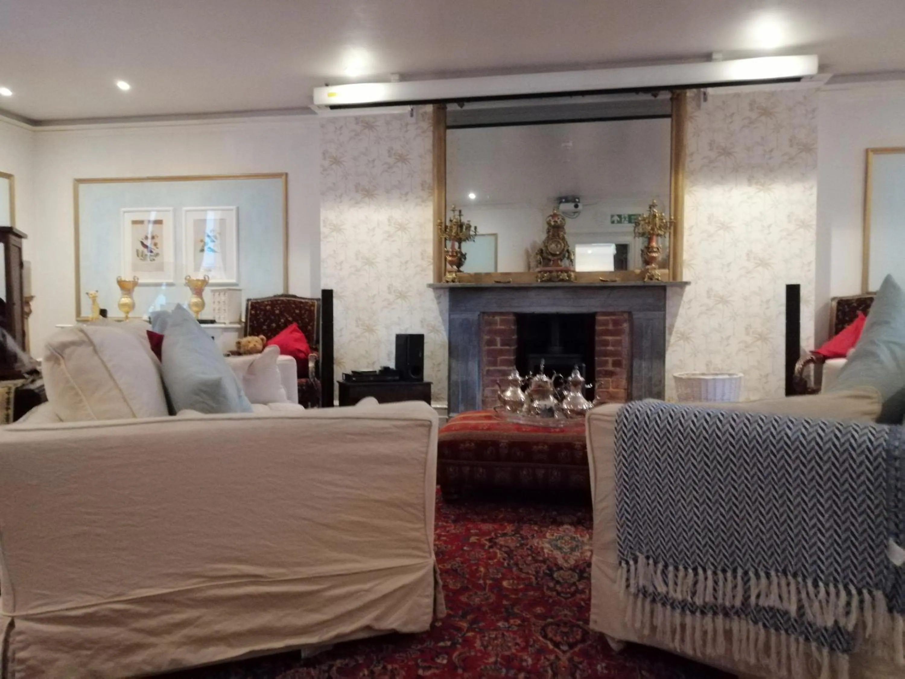 Communal lounge/ TV room in Guestling Hall Hotel