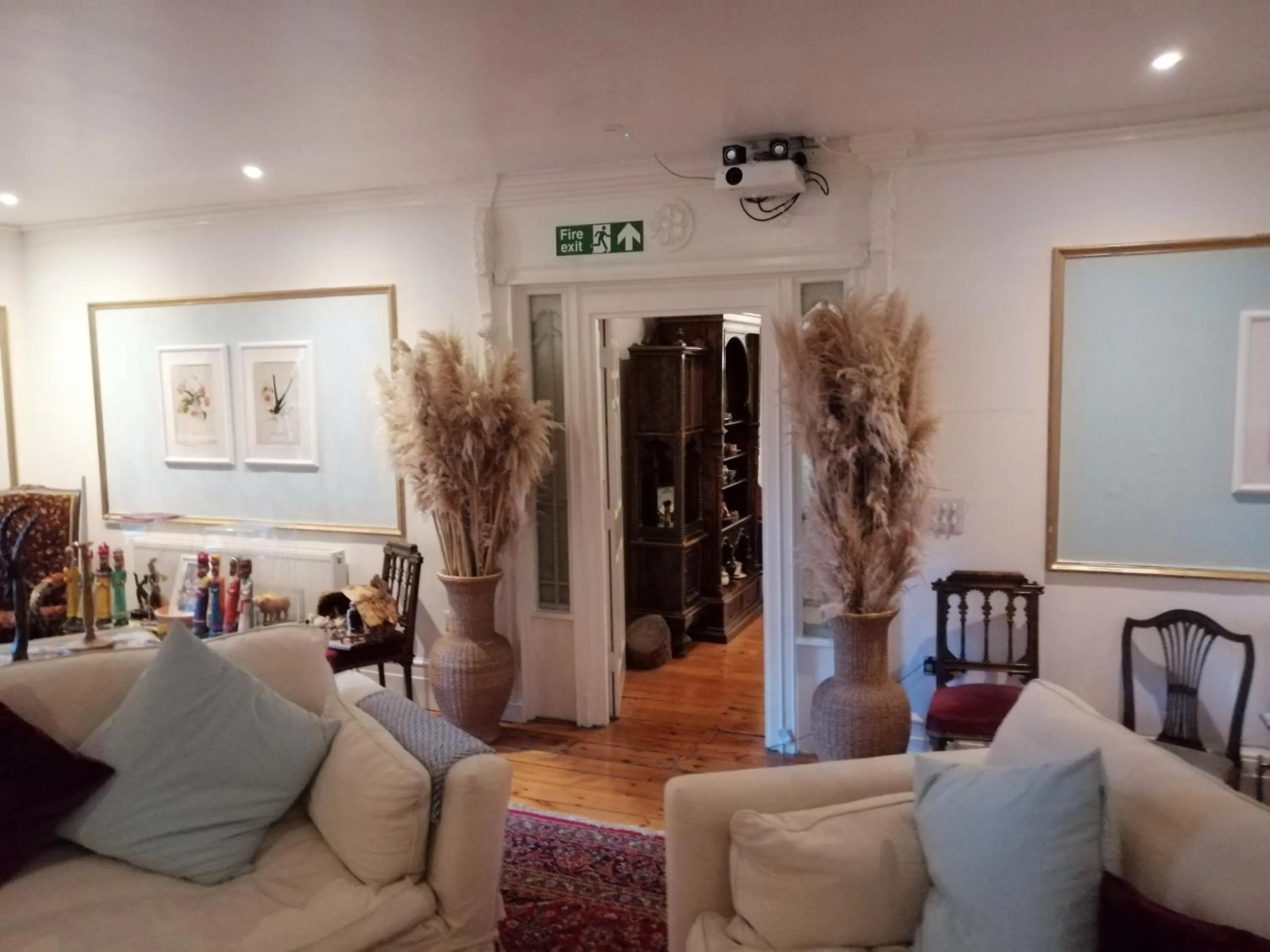 Communal lounge/ TV room in Guestling Hall Hotel