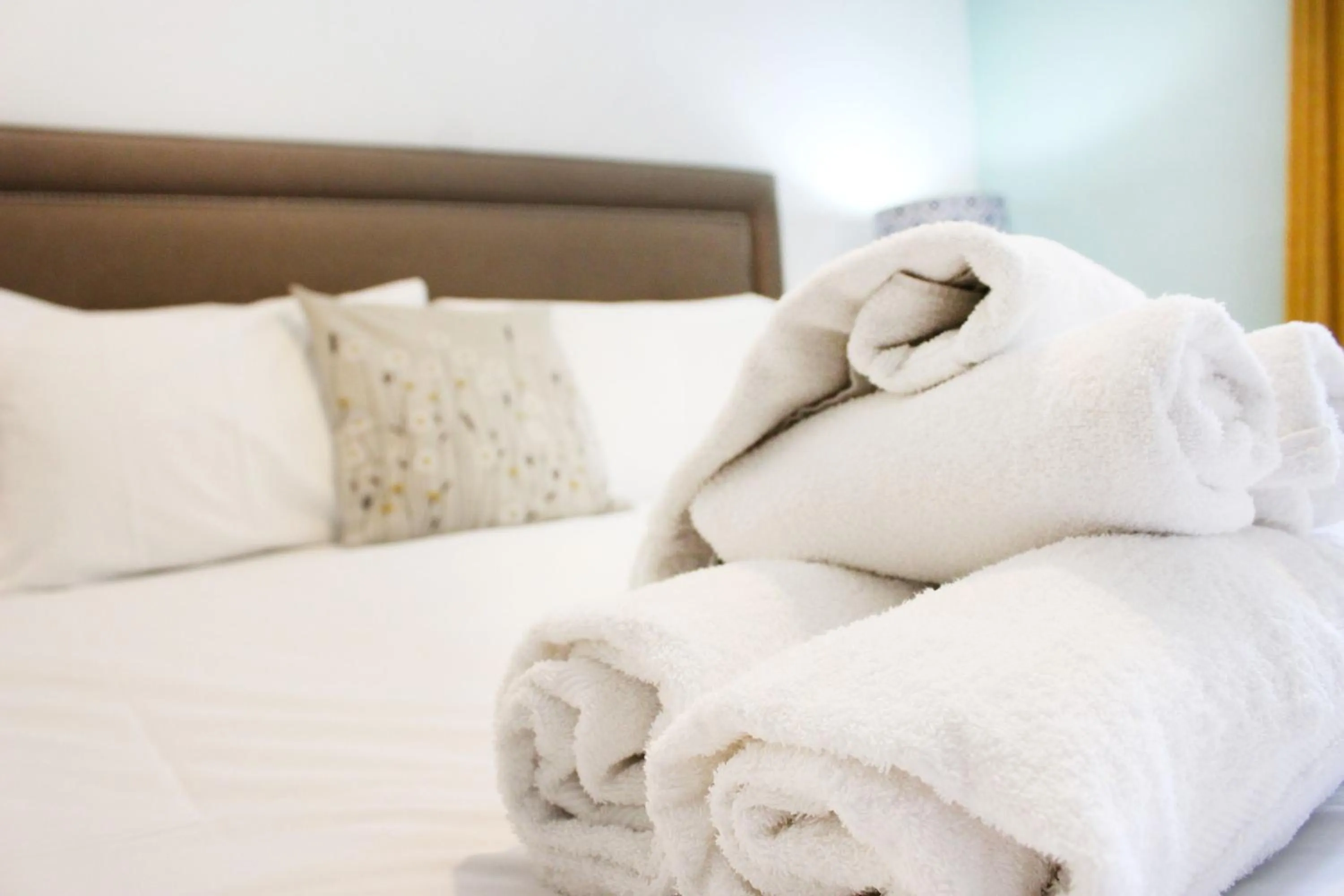 Bed in Guestling Hall Hotel