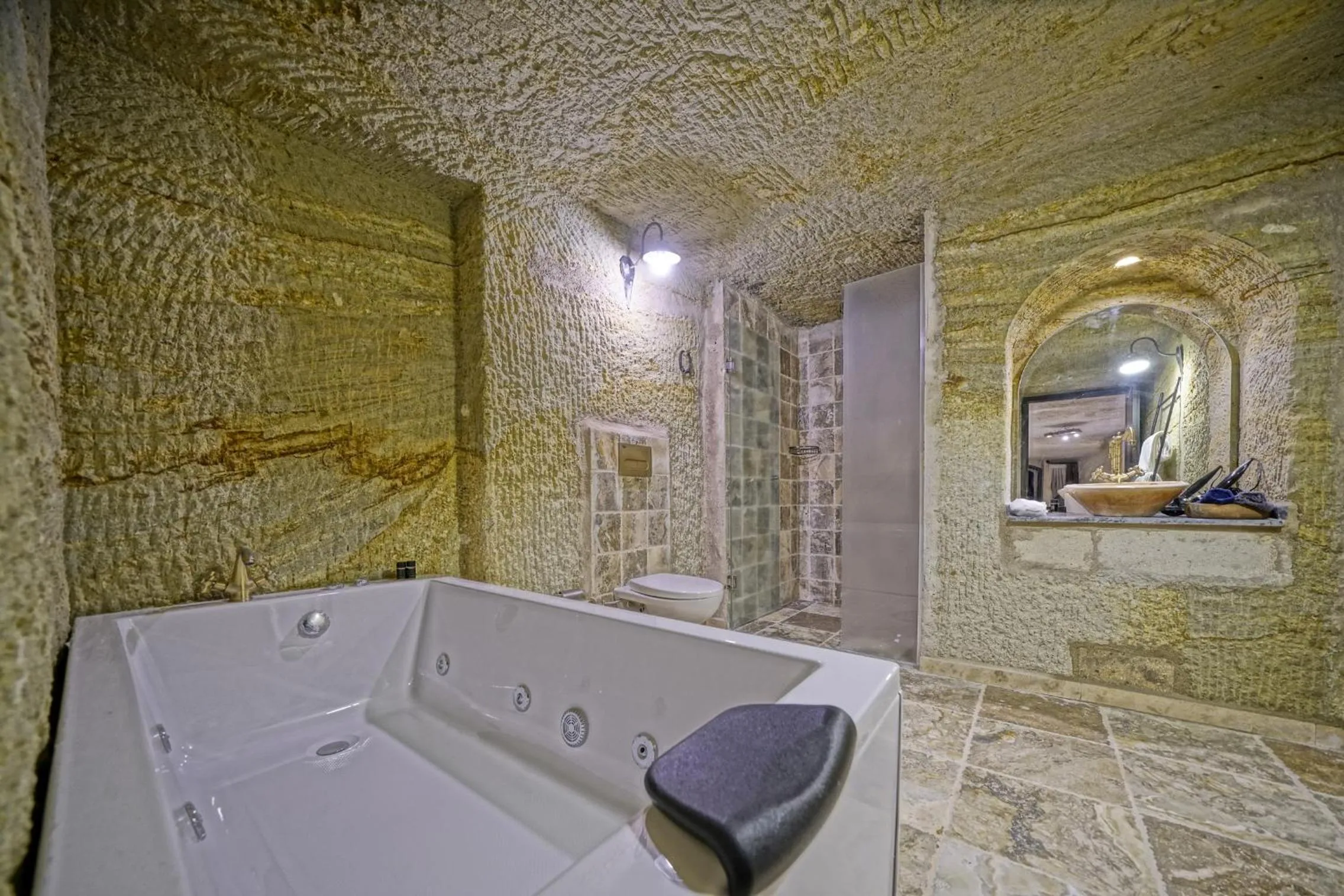 Hot Tub in Arinna Cappadocia