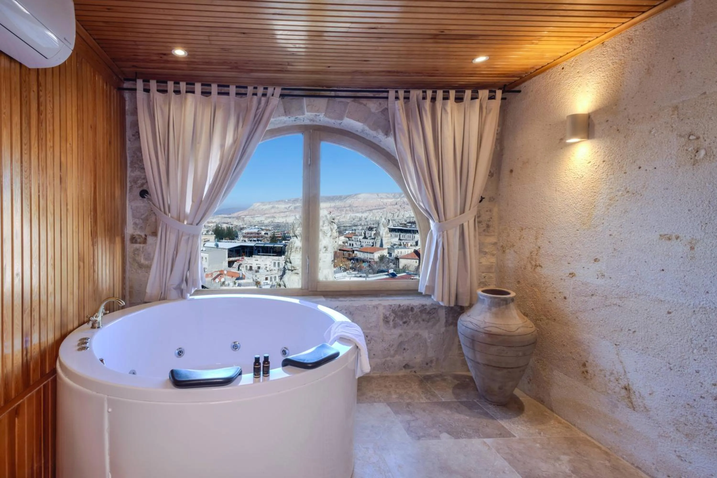 Hot Tub in Arinna Cappadocia