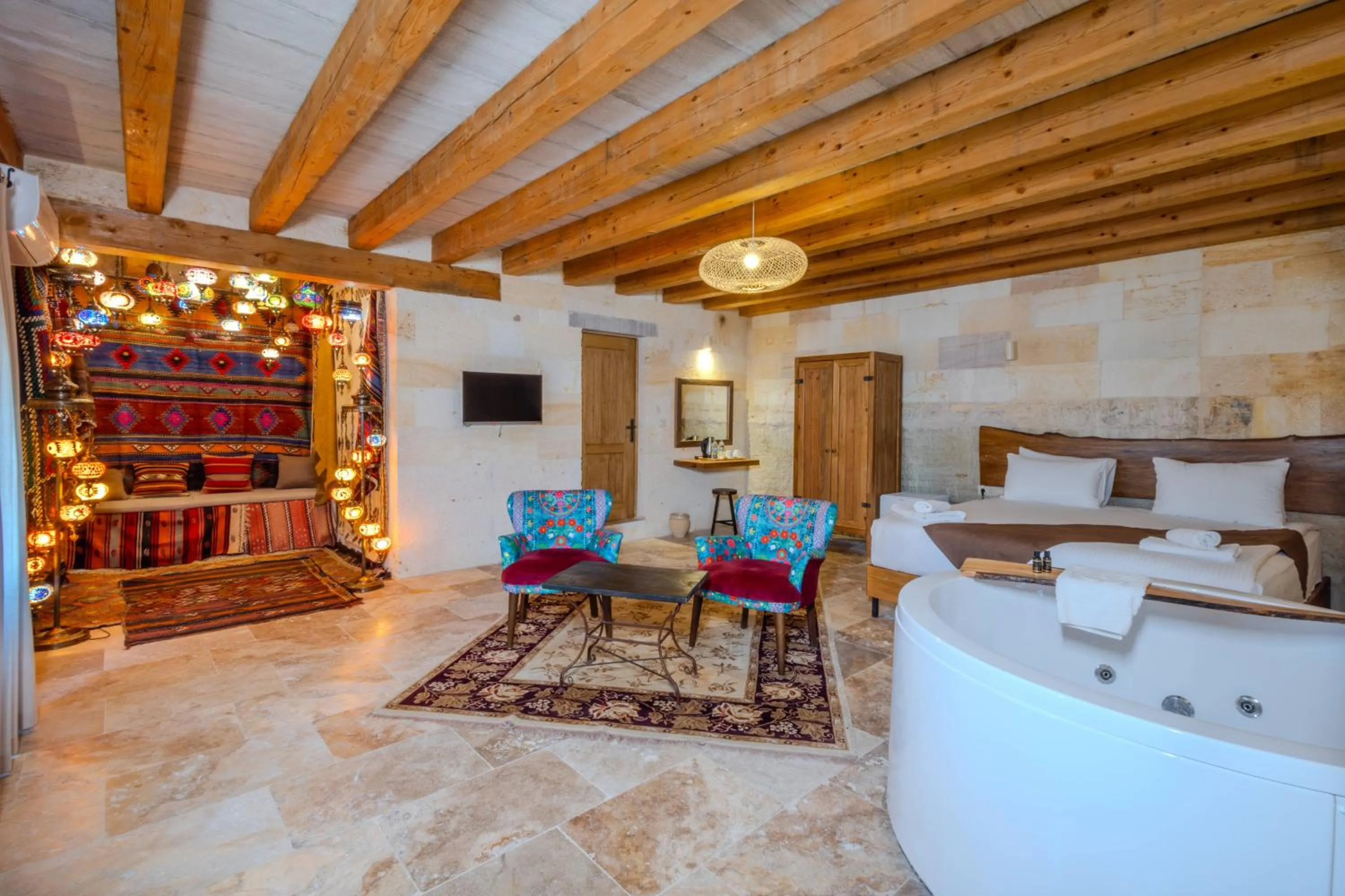 Bed in Arinna Cappadocia