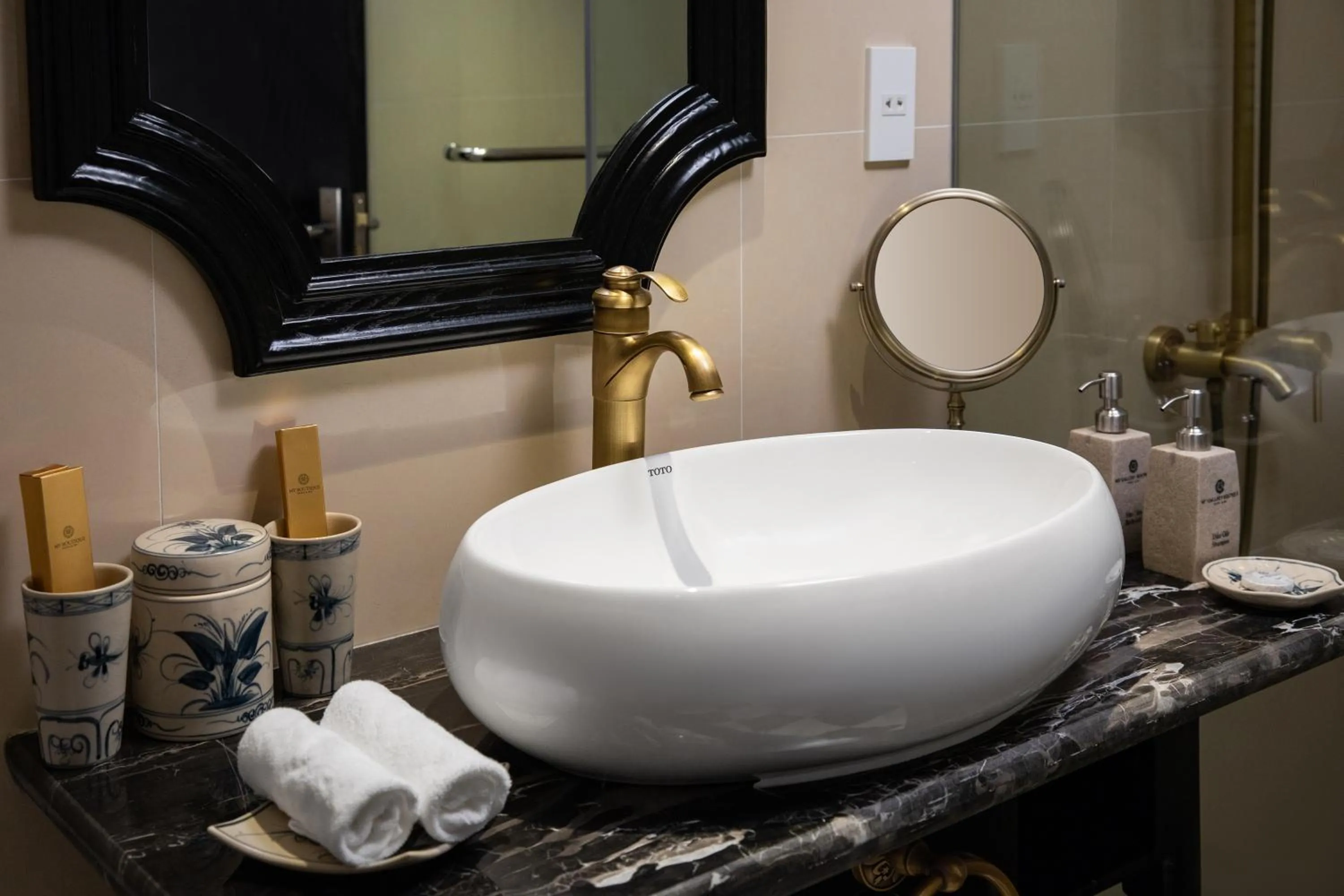 Shower in My Gallery Boutique Hotel & Spa