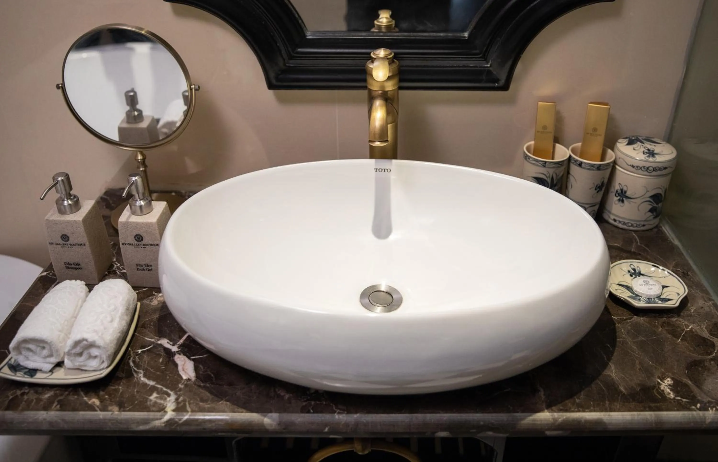 Shower in My Gallery Boutique Hotel & Spa