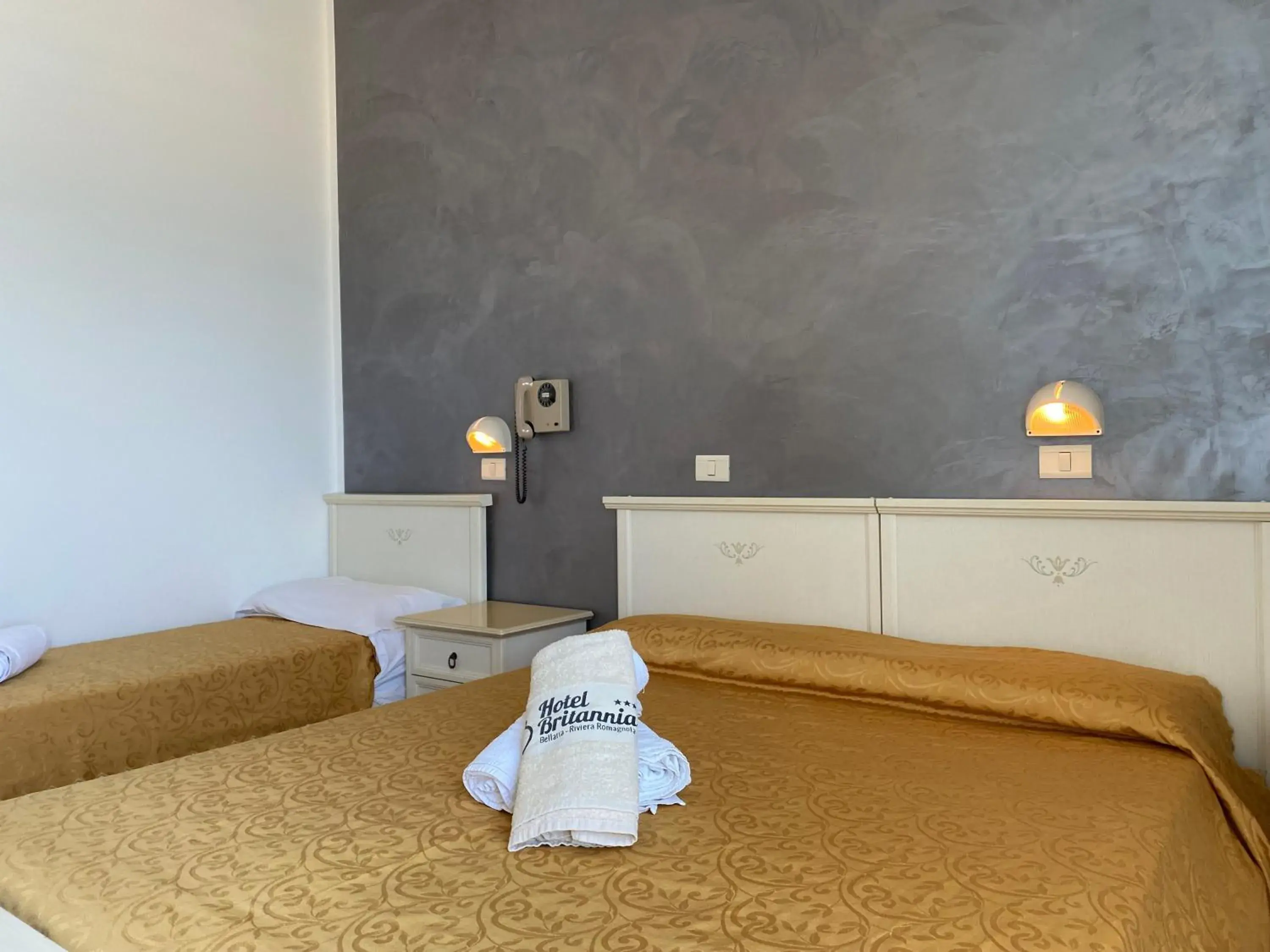 Triple Room with Sea View in Hotel Britannia Triple Room with Sea View in Hotel Britannia