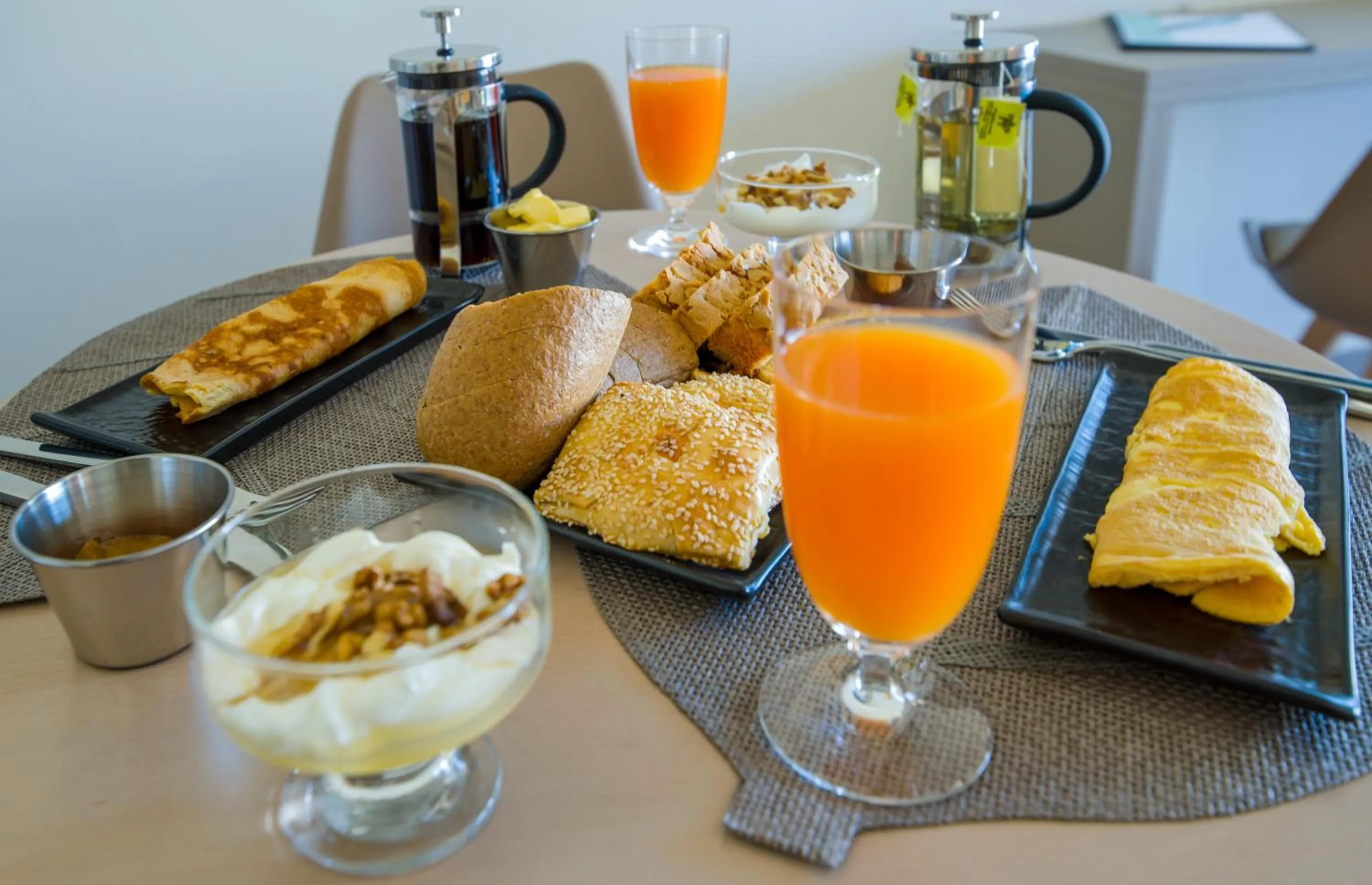 Food and drinks in Incognito Creta Luxury Suites and More