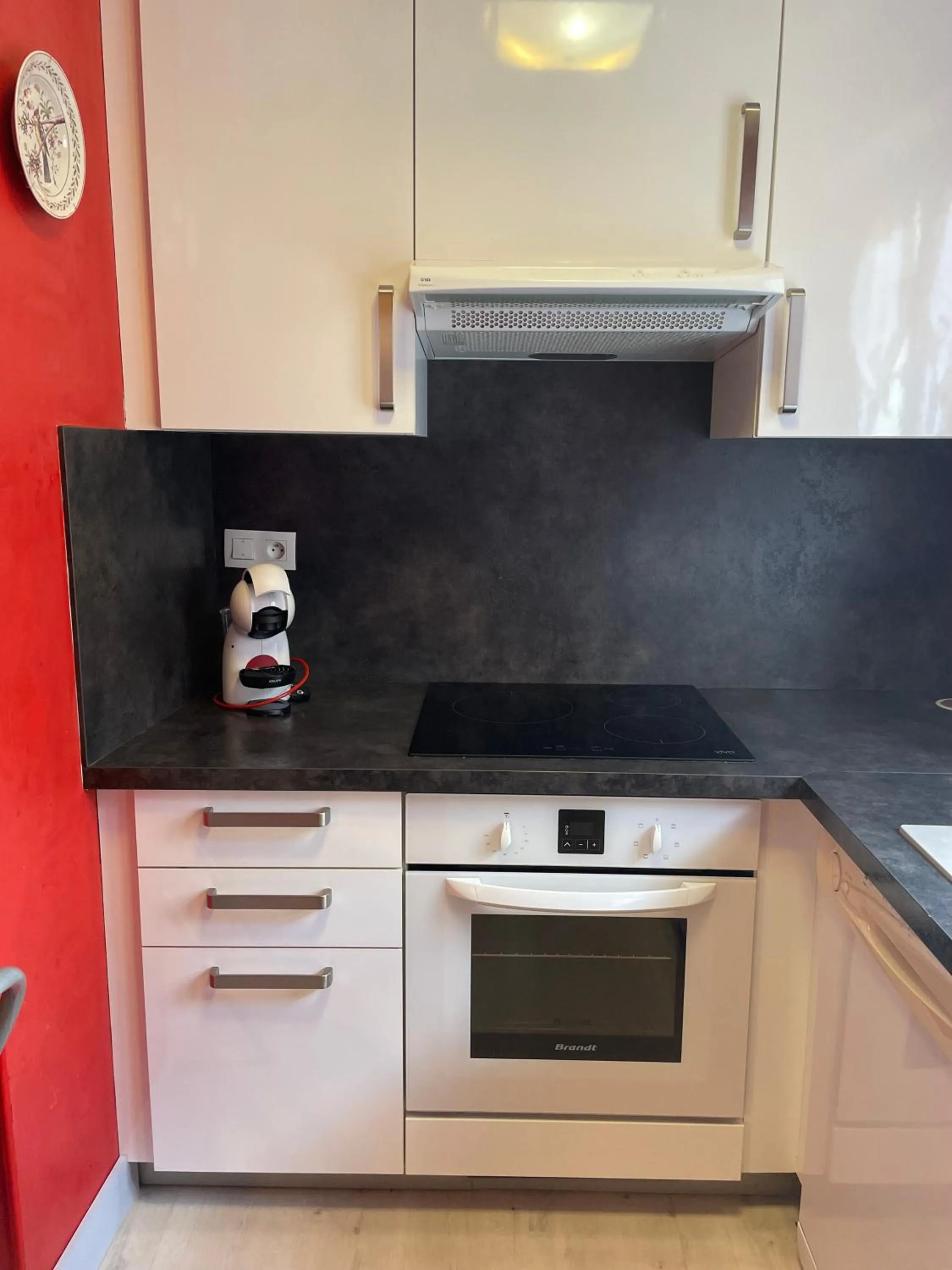 Kitchen or kitchenette in Logis Hôtels Restaurant Les 3 Rois