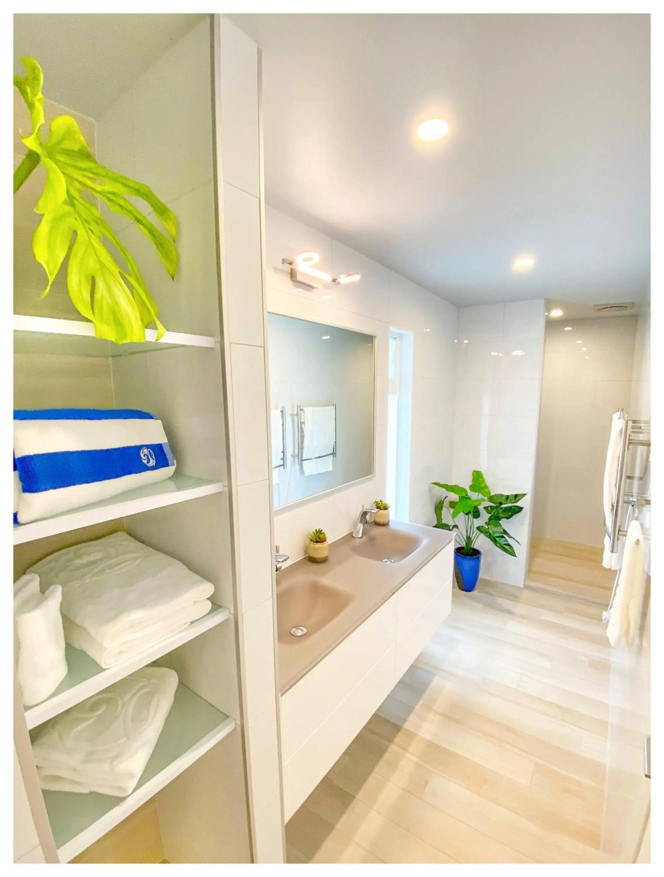 Shower in Ocean Escape Resort & Spa