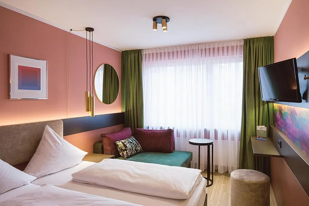 Photo of the whole room, Bed in Westend Hotel (non-smoking)