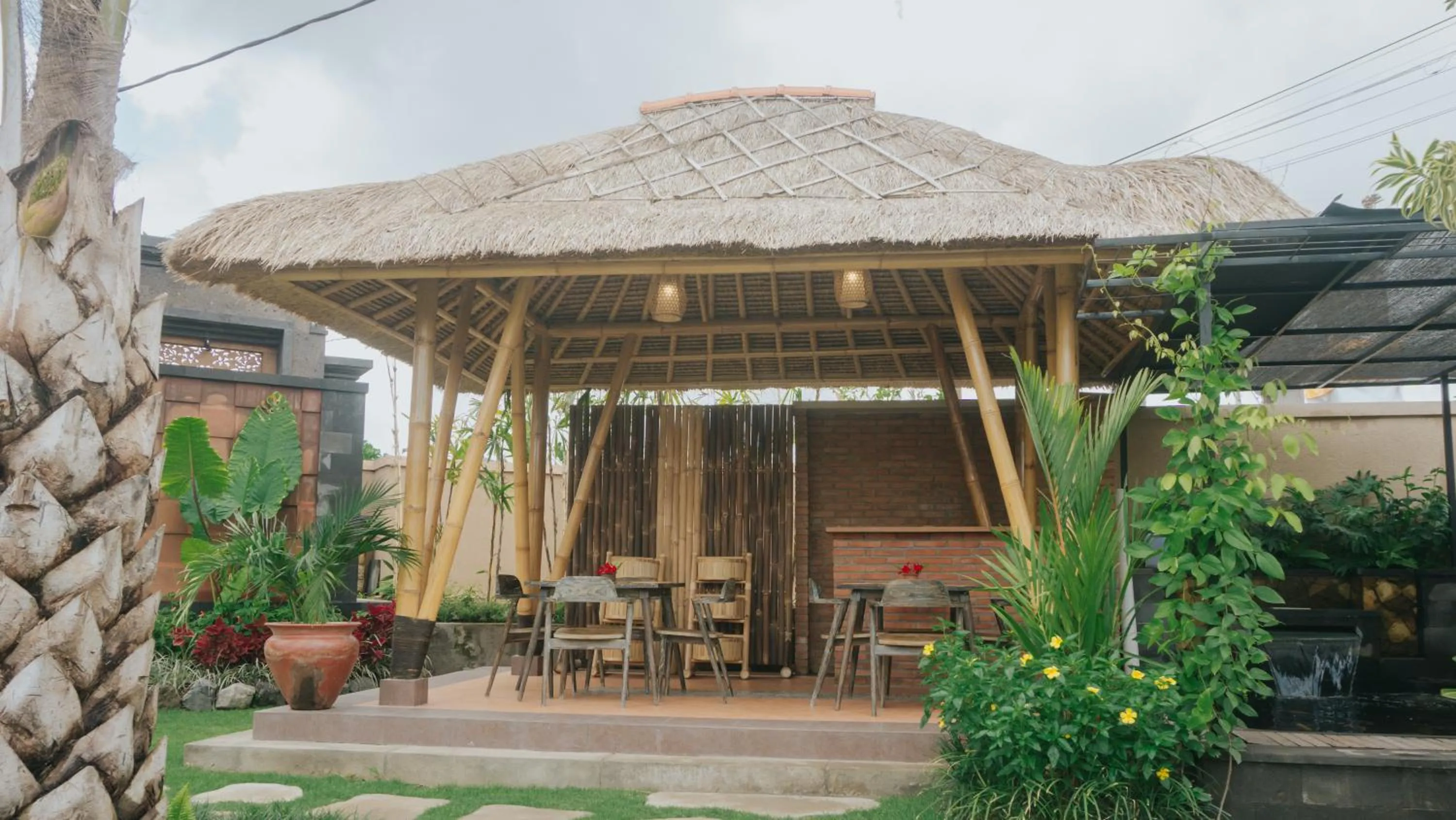 Restaurant/places to eat in Auma Villa by Prasi