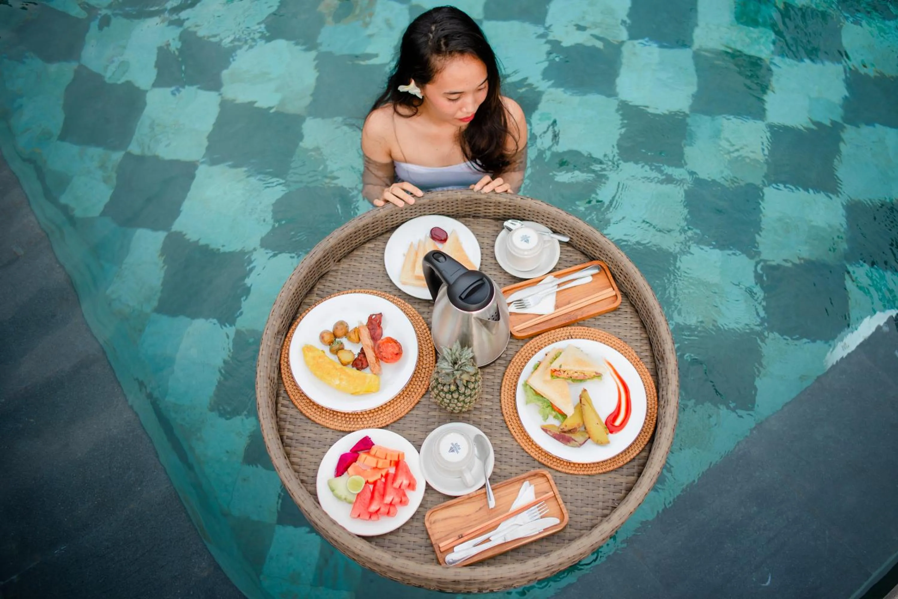 Food and drinks in Auma Villa by Prasi