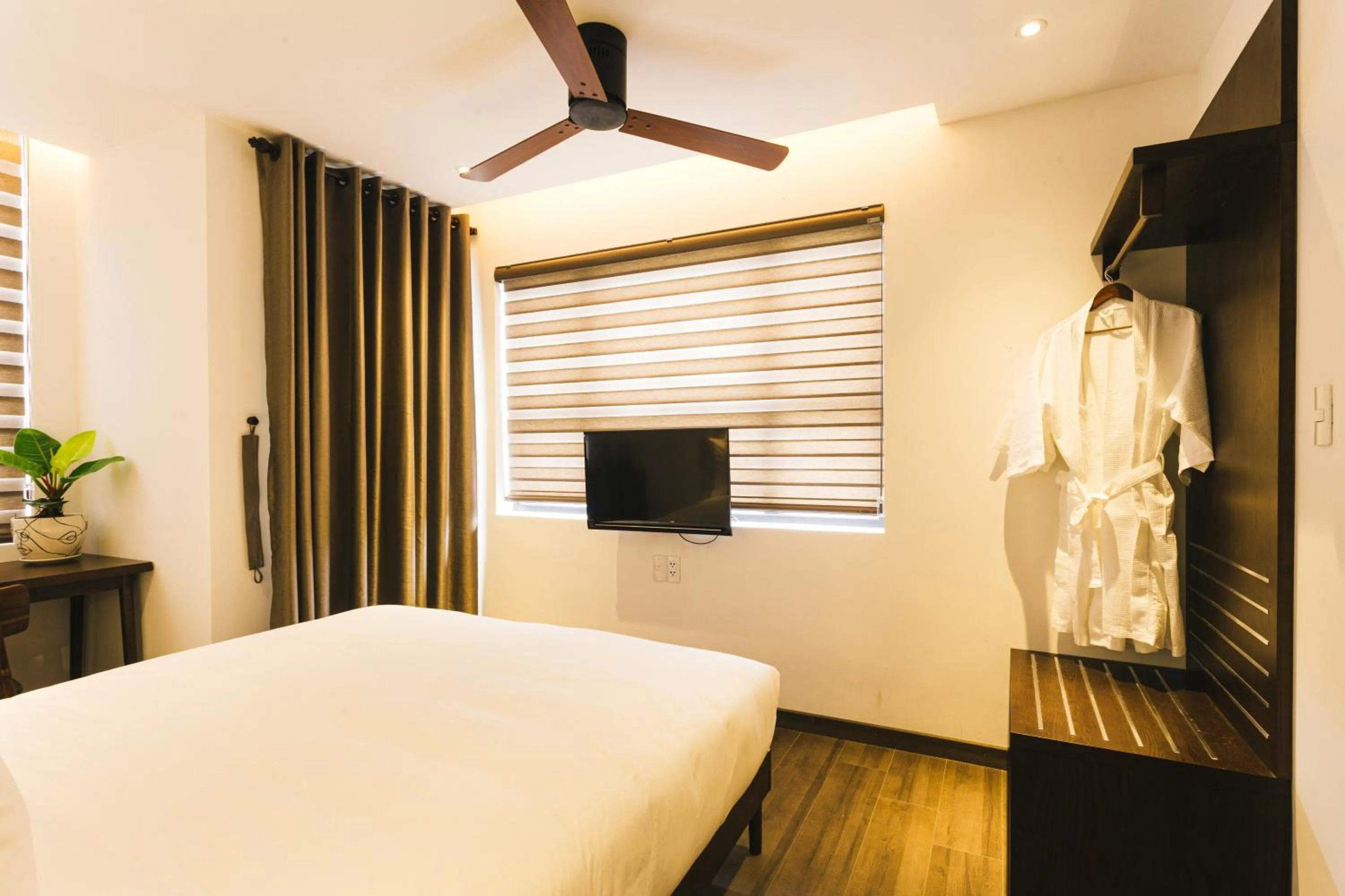 Photo of the whole room, Bed in Le Petit Villa Hoi An