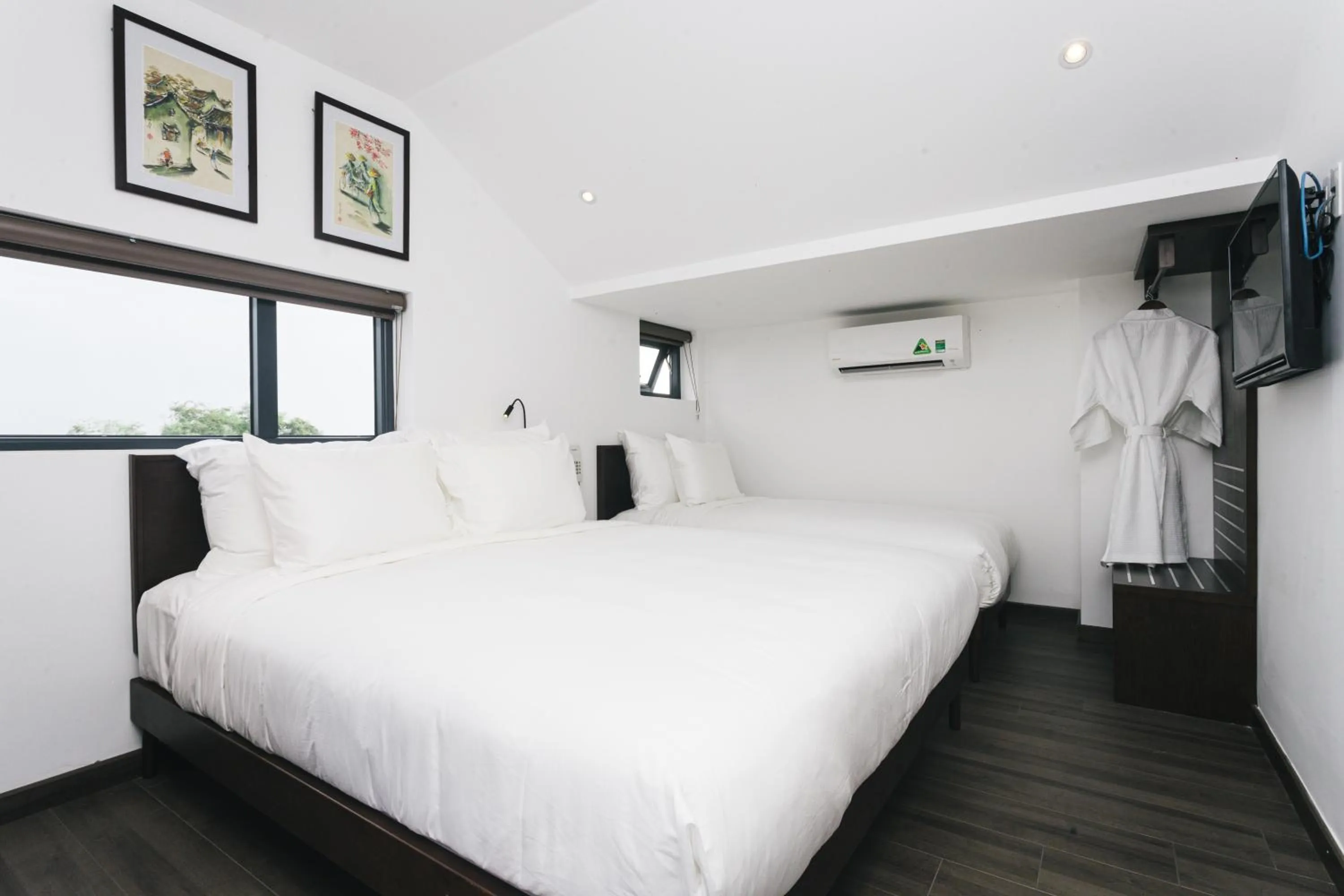 Photo of the whole room, Bed in Le Petit Villa Hoi An