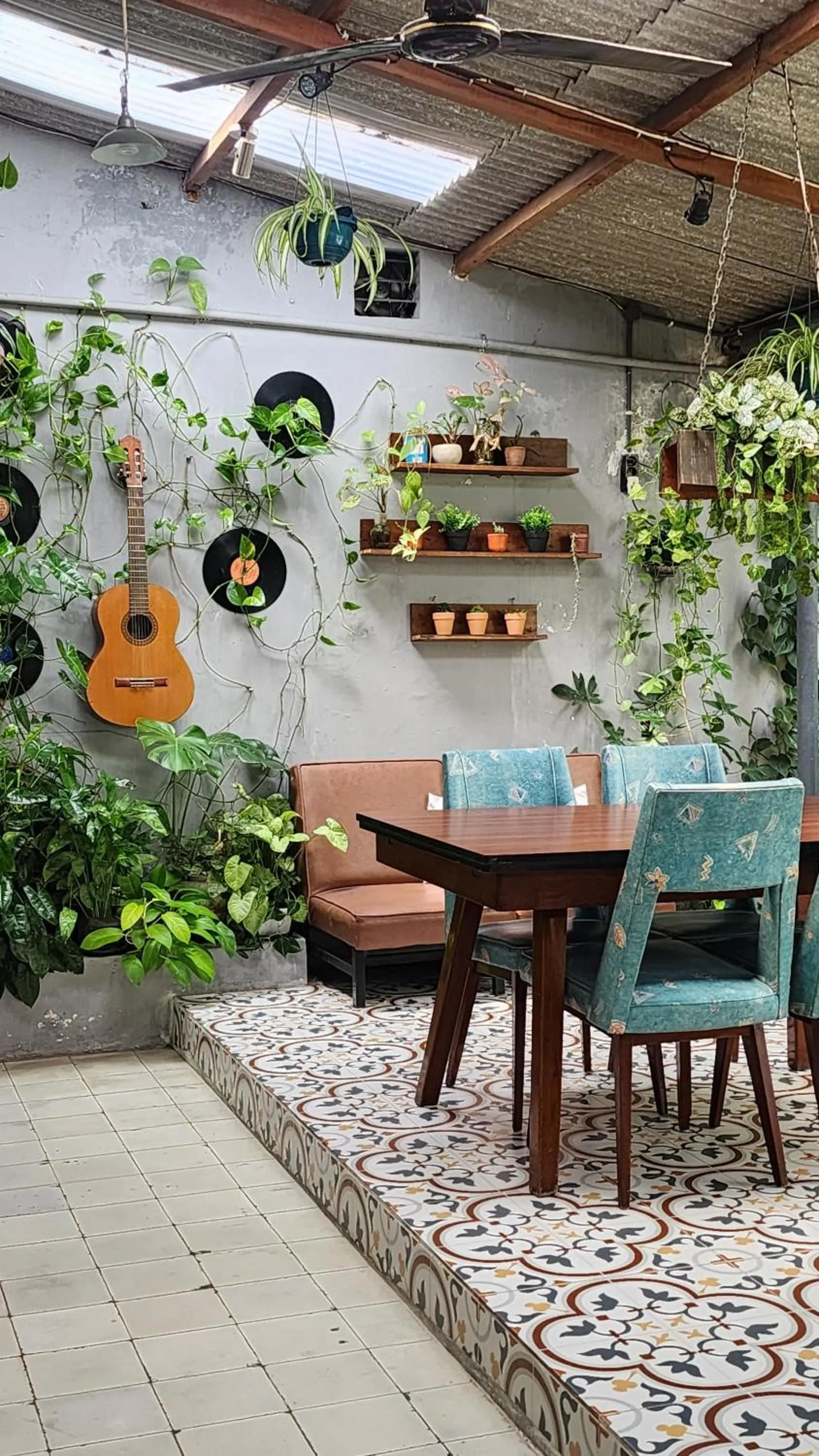 Seating area in SEMERU HOSTEL MALANG