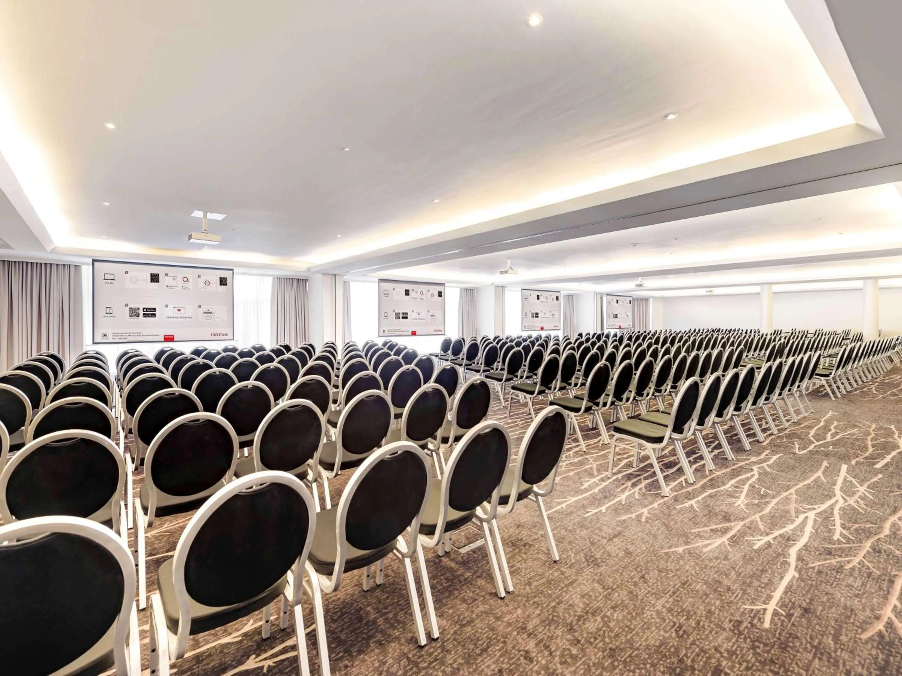 Property building in Mercure Düsseldorf Kaarst