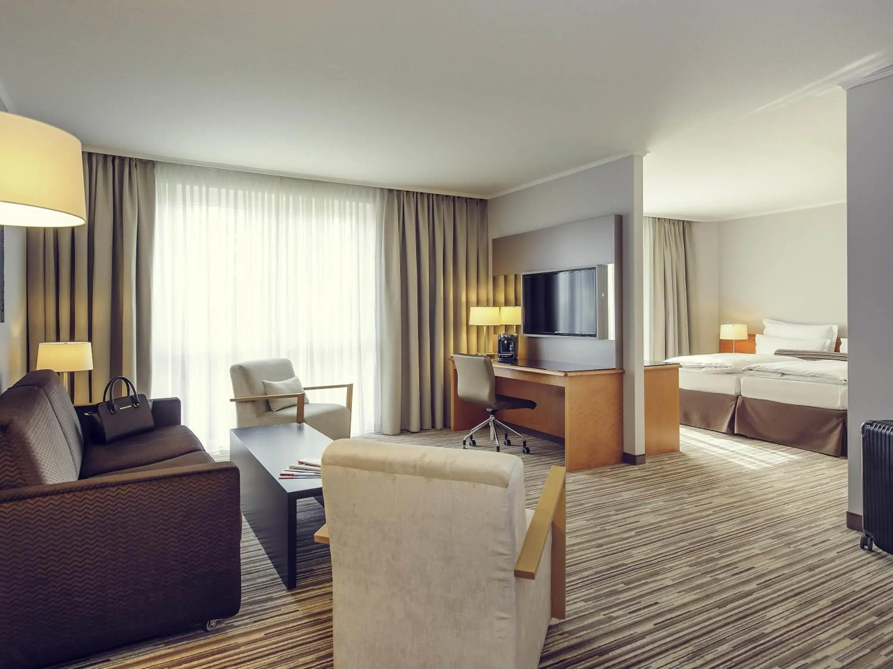 Privilege Suite with Double Bed in Mercure Düsseldorf Kaarst Privilege Suite with Double Bed in Mercure Düsseldorf Kaarst