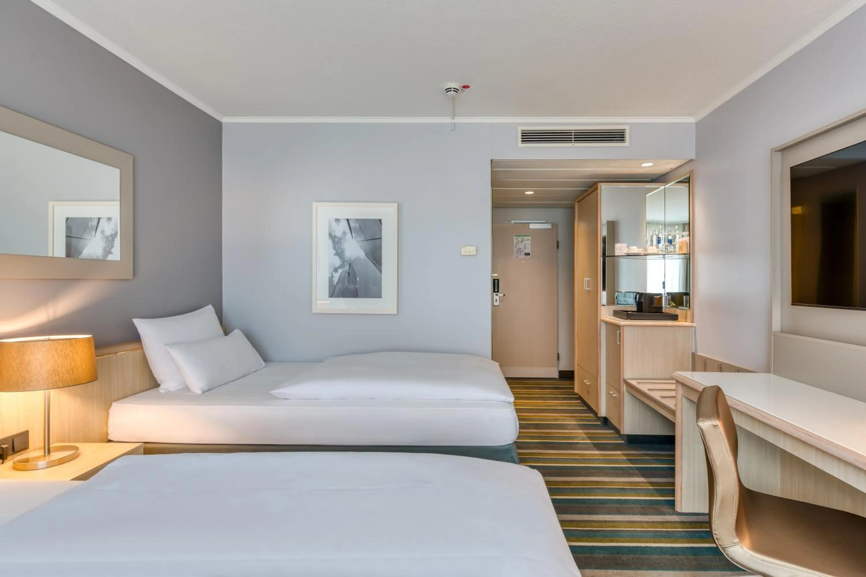 Photo of the whole room, Bed in Mercure Düsseldorf Kaarst