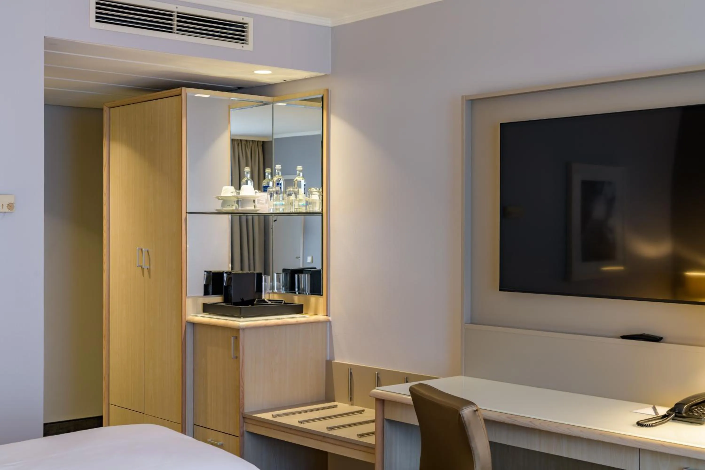 TV and multimedia, Bed in Mercure Düsseldorf Kaarst