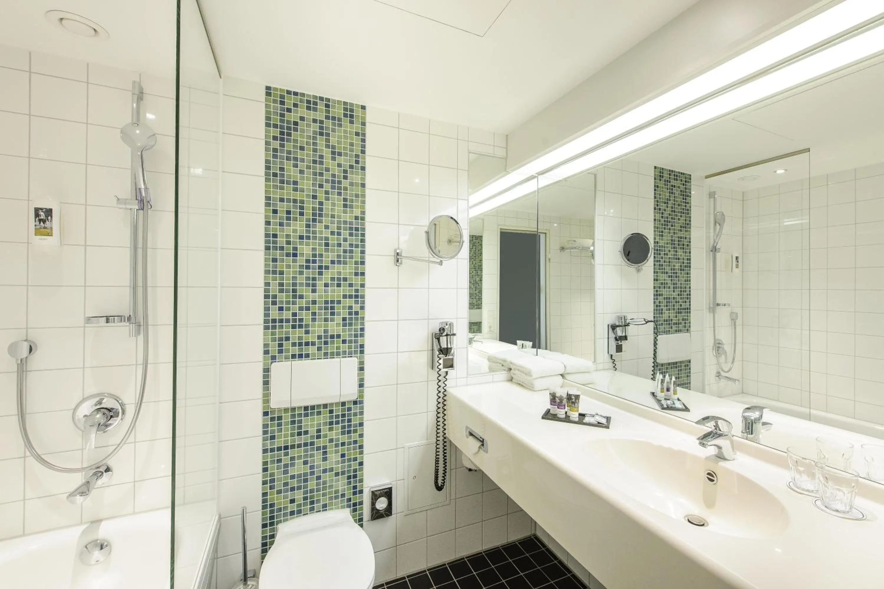 Bathroom in Mercure Düsseldorf Kaarst