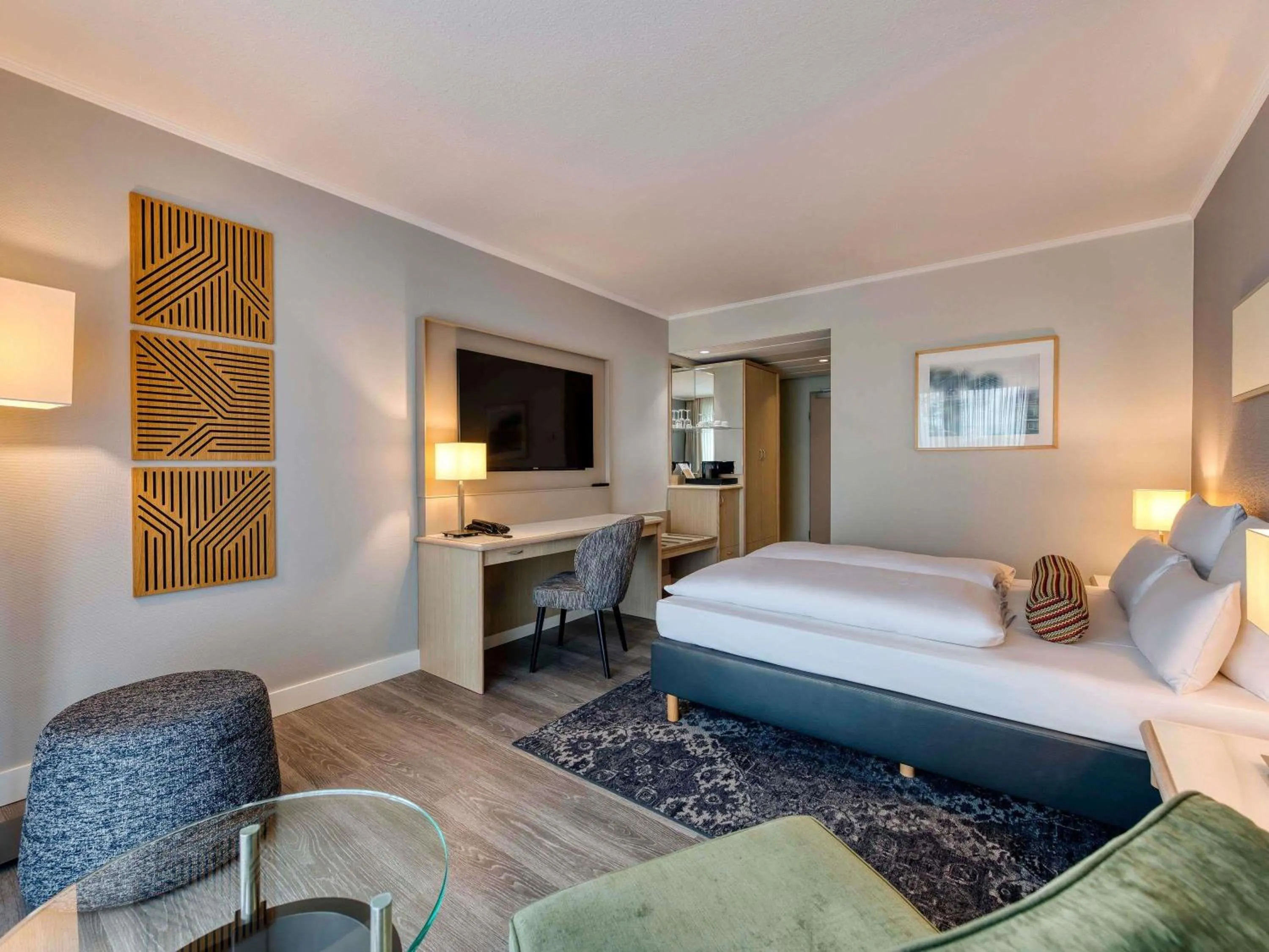 Property building, Bed in Mercure Düsseldorf Kaarst