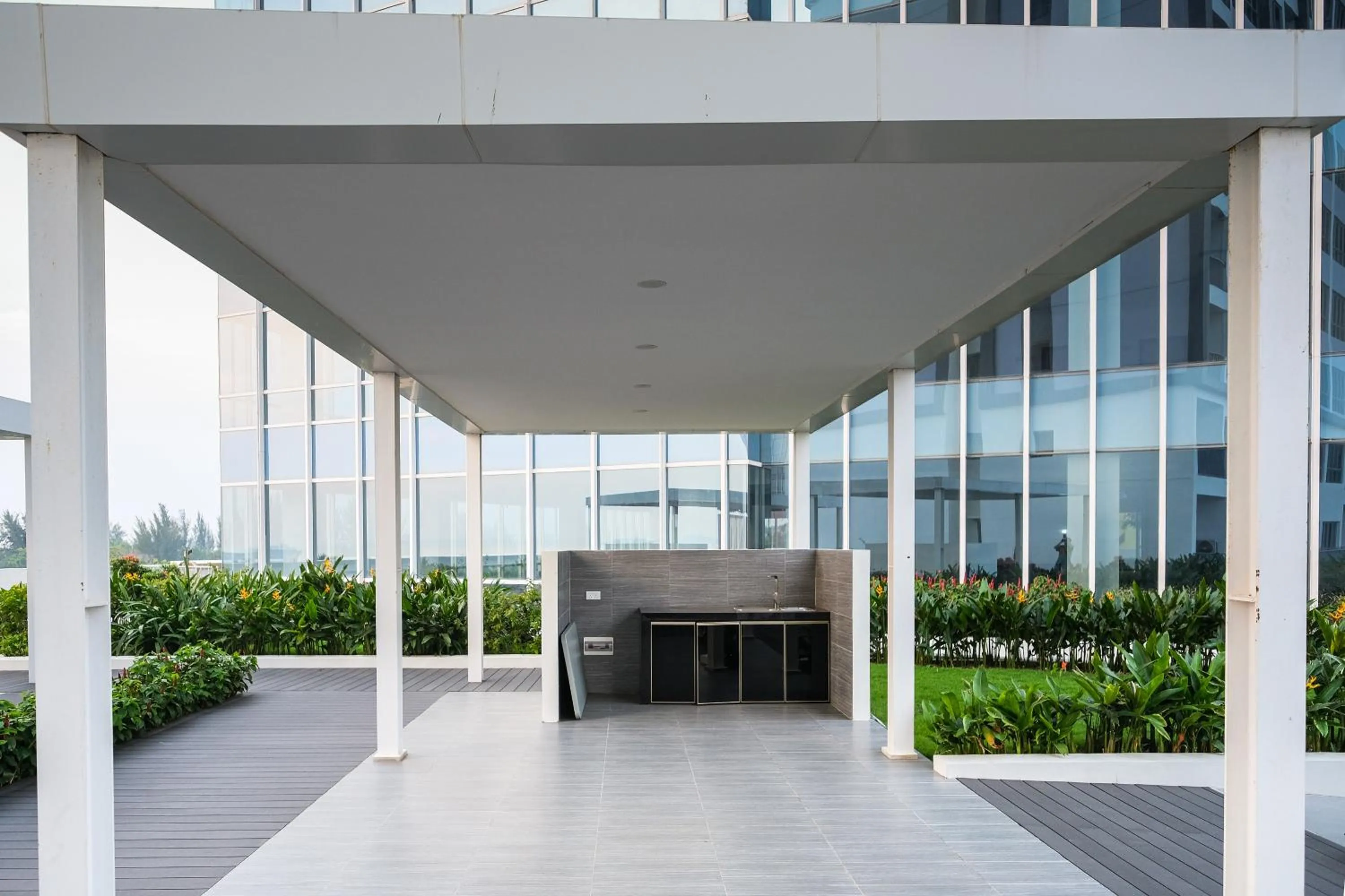 Area and facilities in LOVINA 17-11 at Harbour Bay Residences