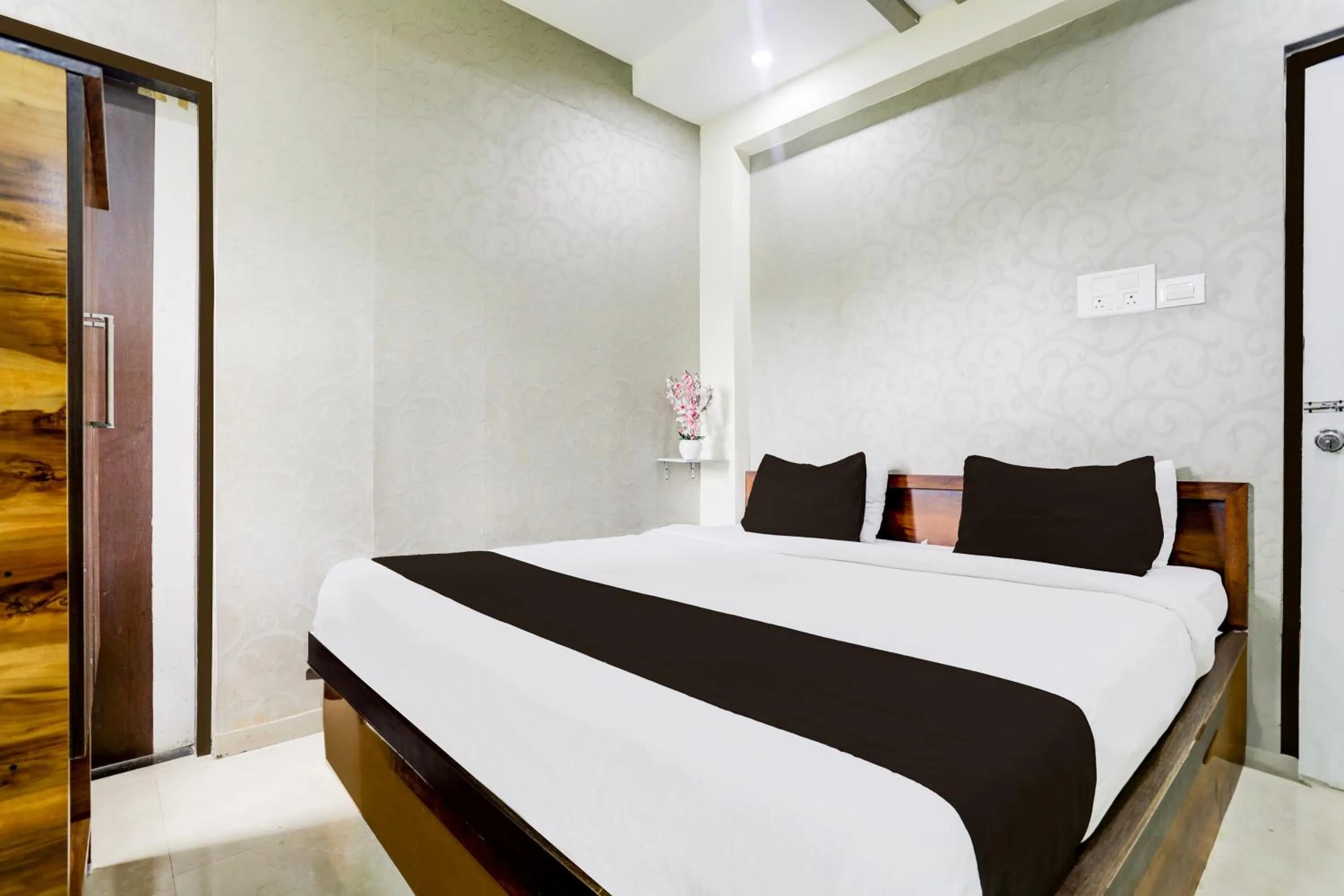 Bedroom, Bed in Hotel O Wardha Road Near Airport