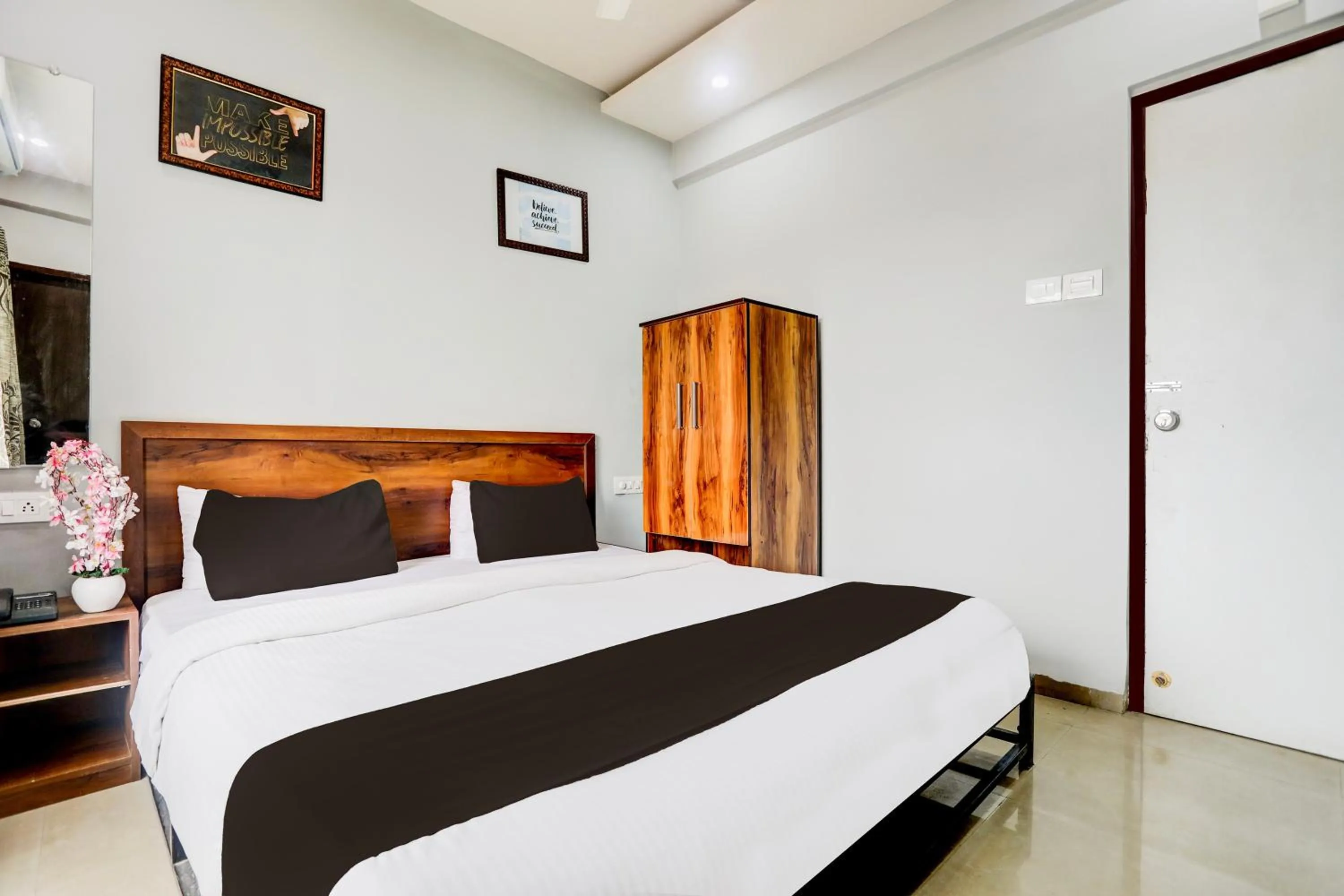 Bedroom, Bed in Hotel O Wardha Road Near Airport