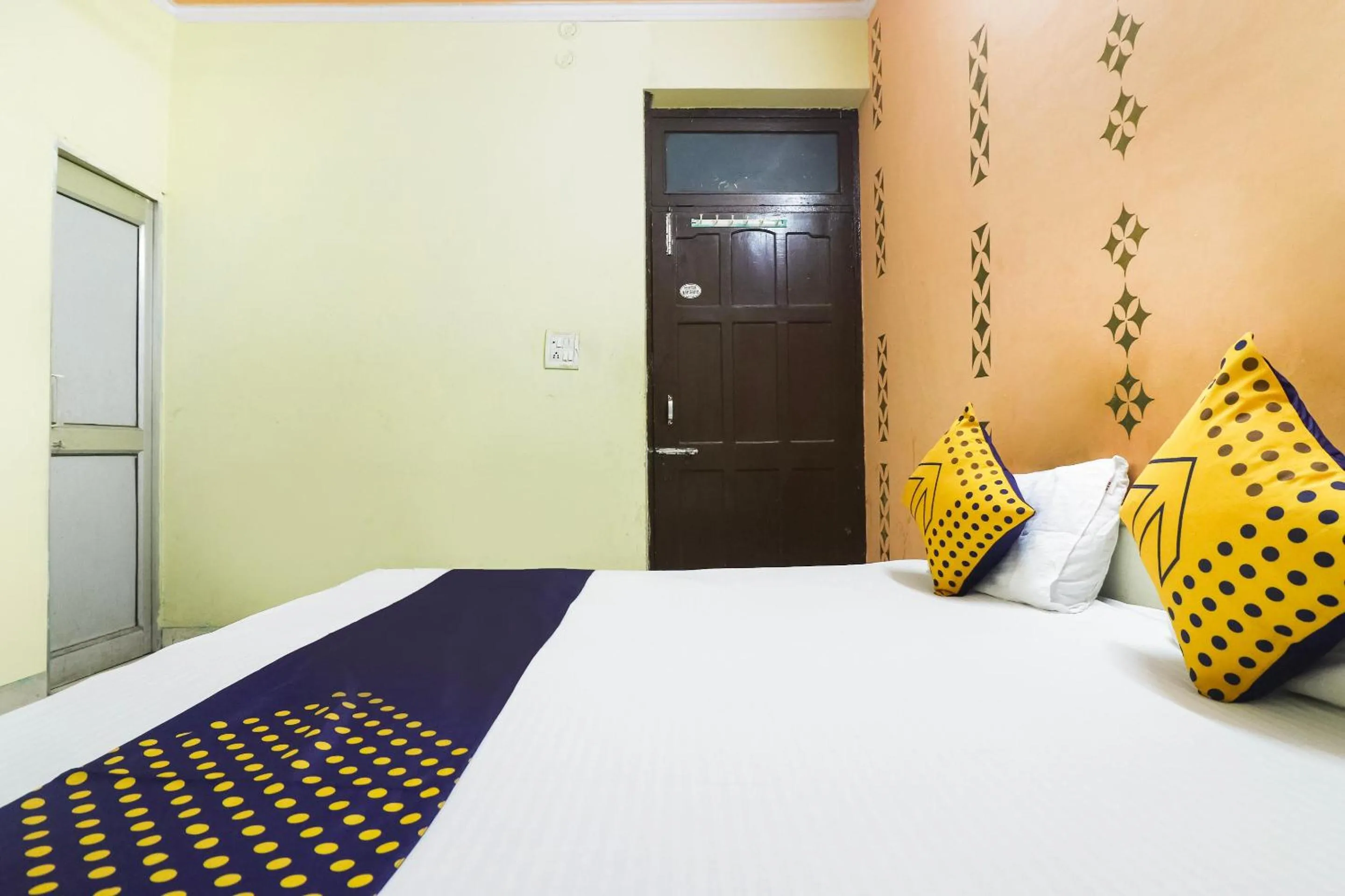 Bedroom in SPOT ON 67868 Hotel Gourav Regency