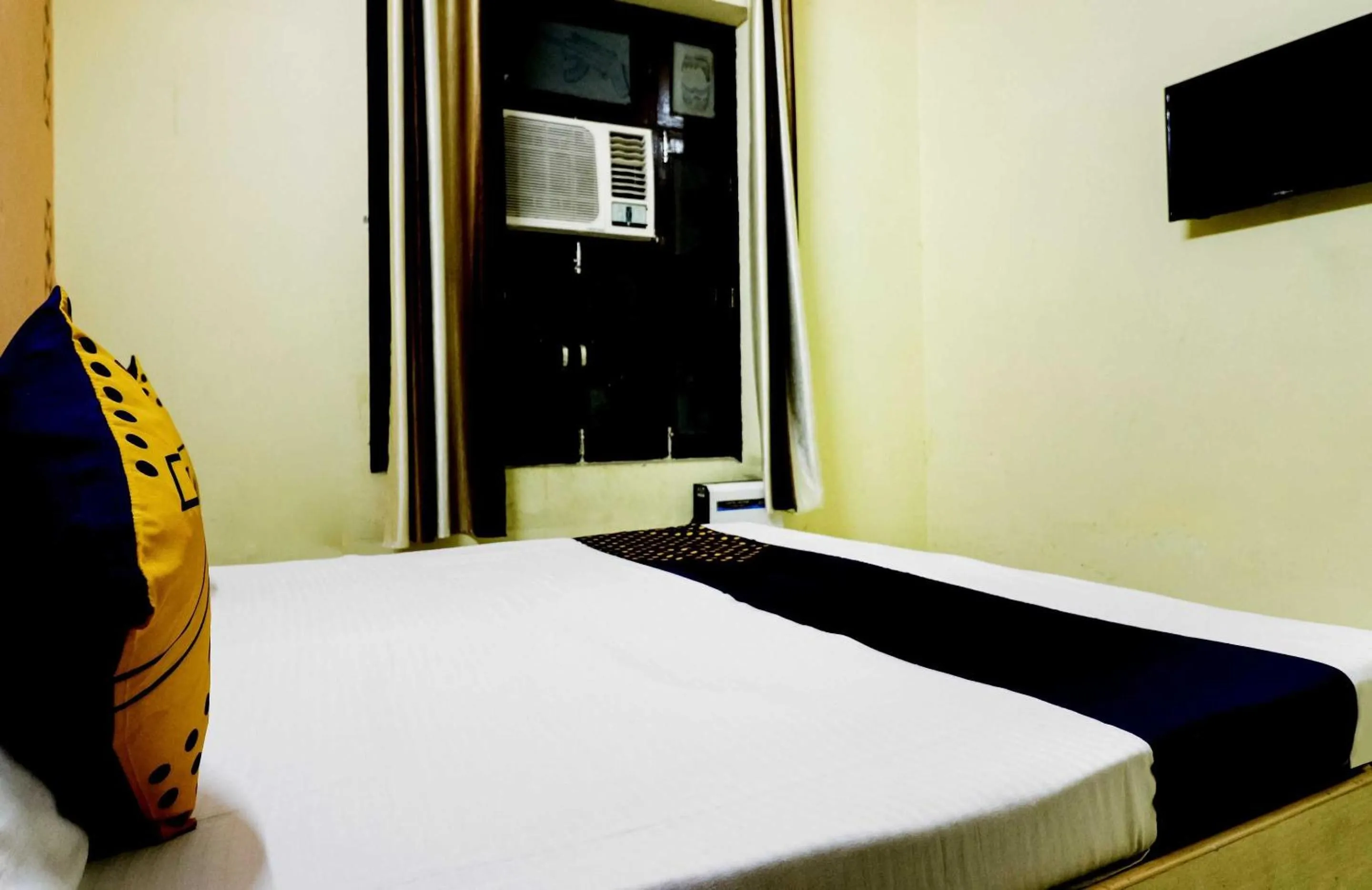 Bedroom in SPOT ON 67868 Hotel Gourav Regency